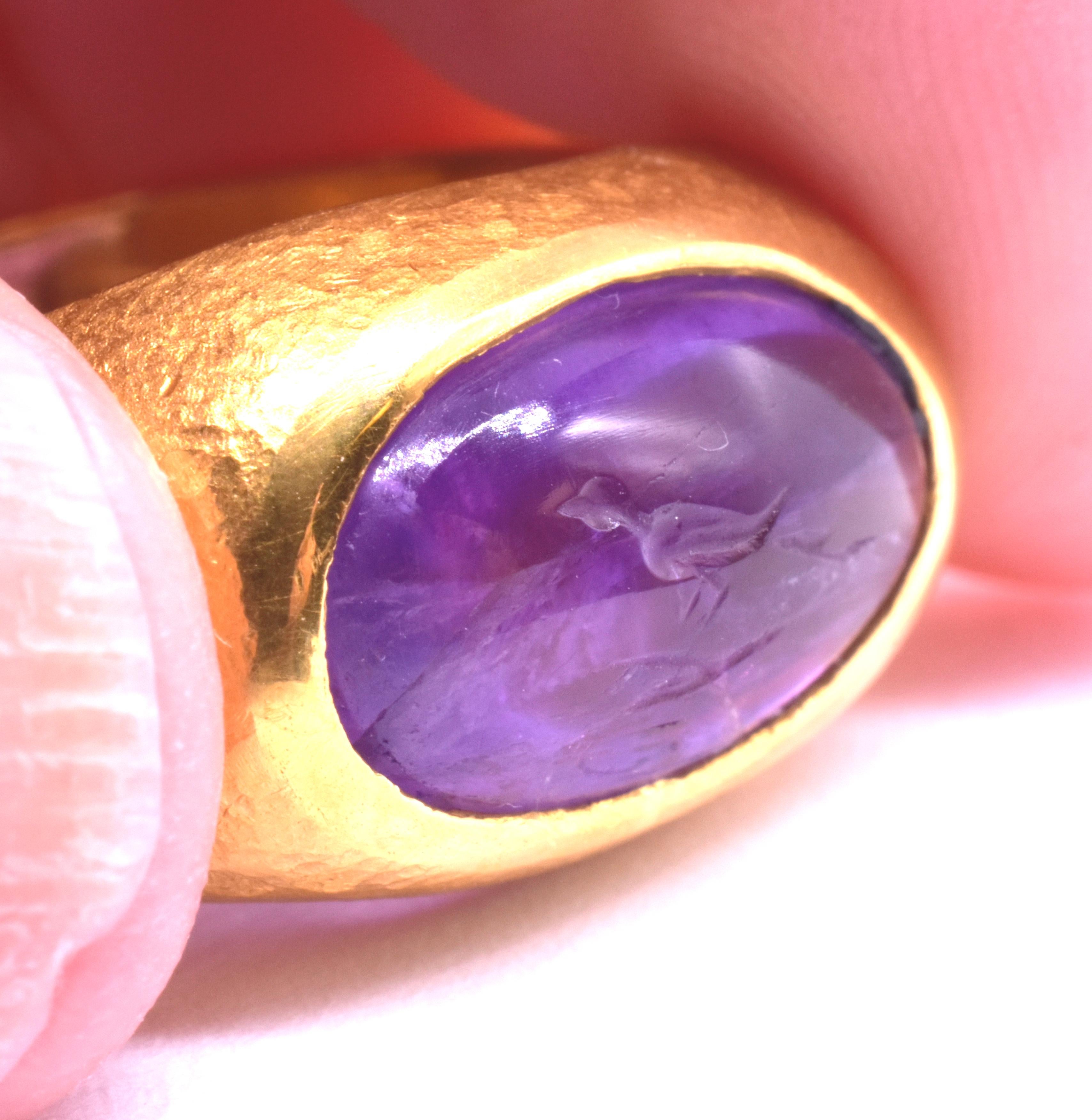 18th Century carved amethyst bird intaglio in later 24K mounted Signet Ring 1