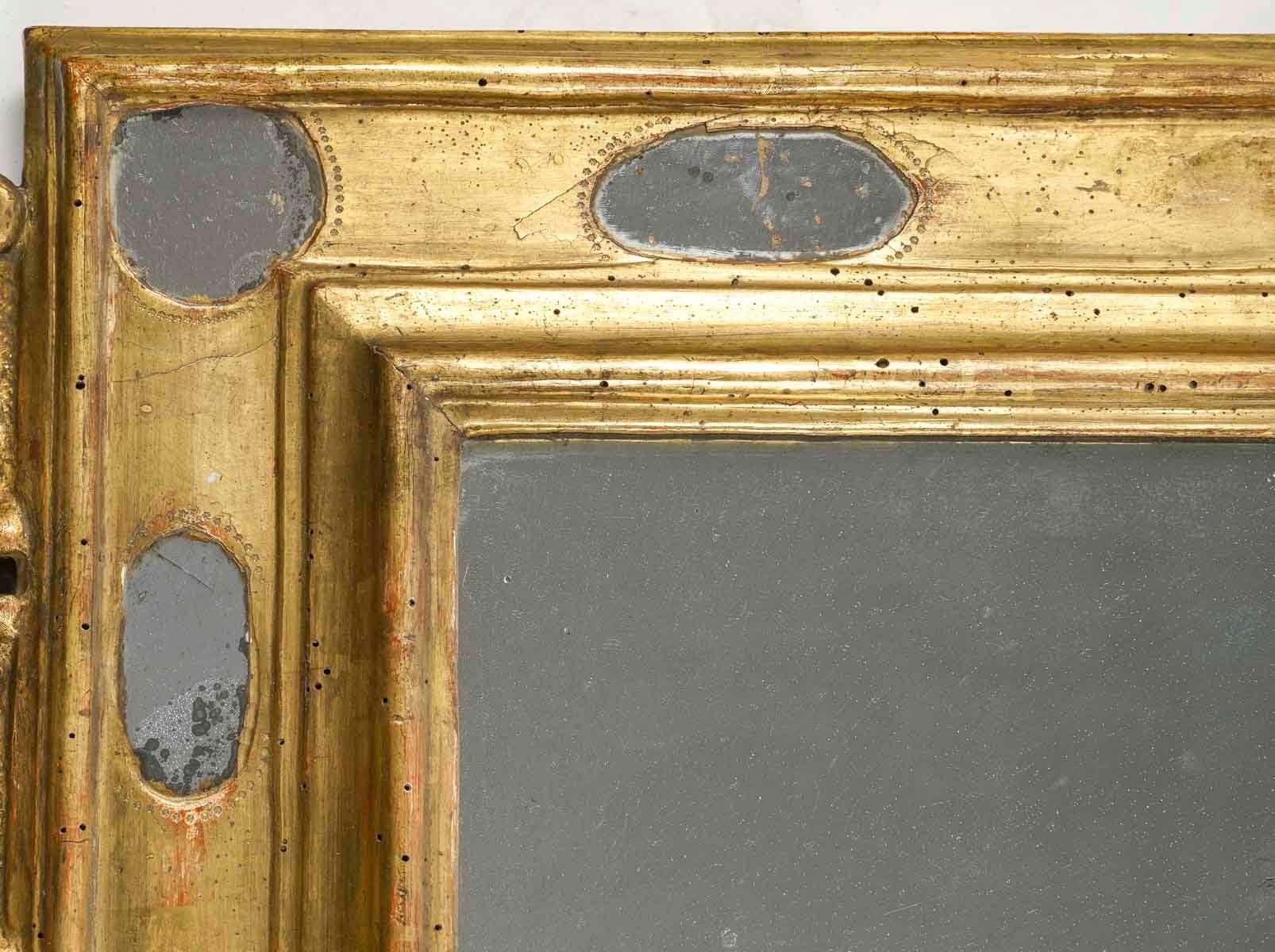 18th Century Carved and Gilded Wood Mirror. In Good Condition For Sale In Saint-Ouen, FR