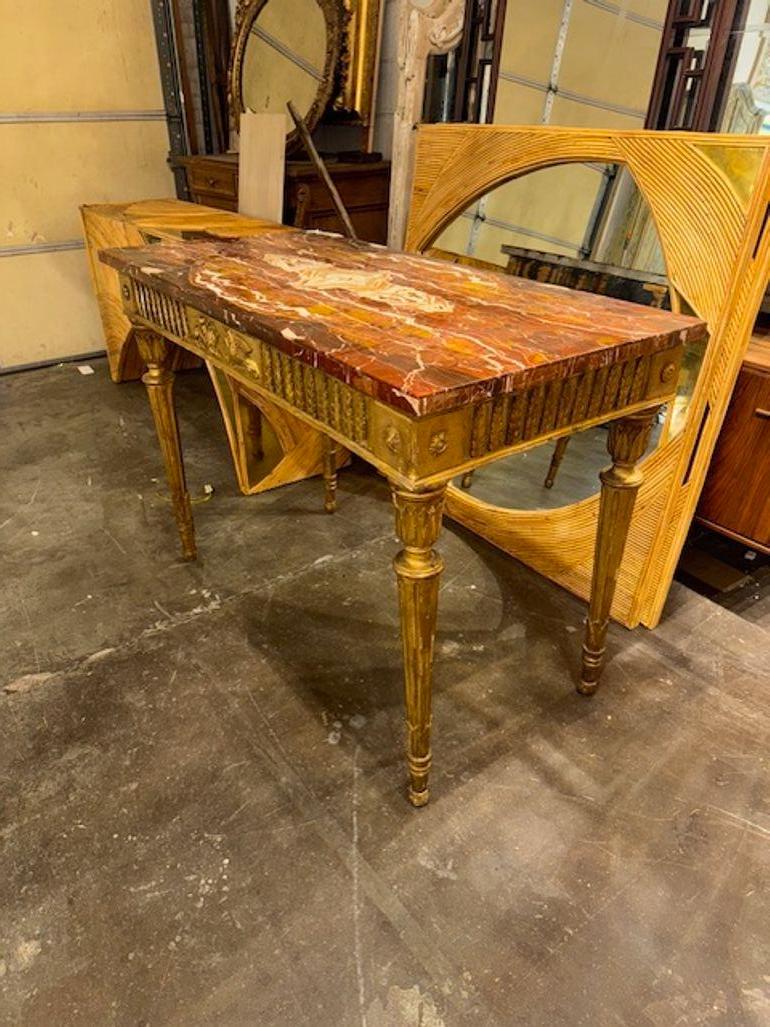 Konsole aus Neapel, Italien, 18. Jahrhundert, geschnitzt und aus Giltwood (18. Jahrhundert und früher) im Angebot