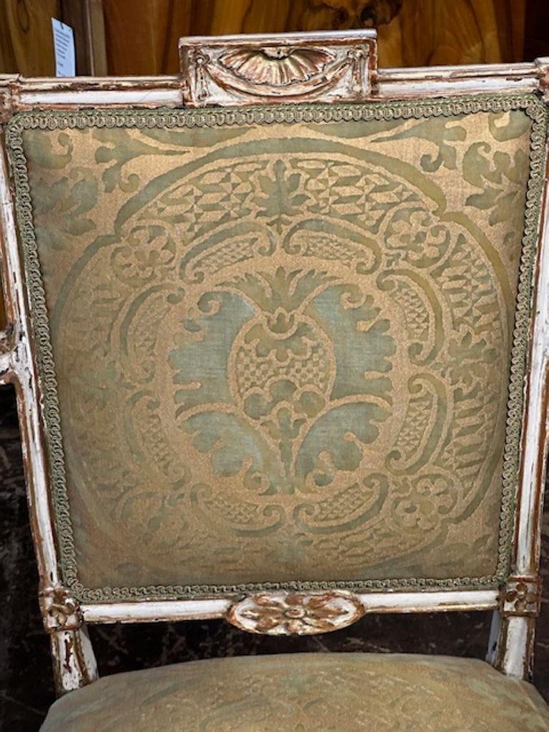 italien Chaise néoclassique sculptée et peinte du 18ème siècle en vente