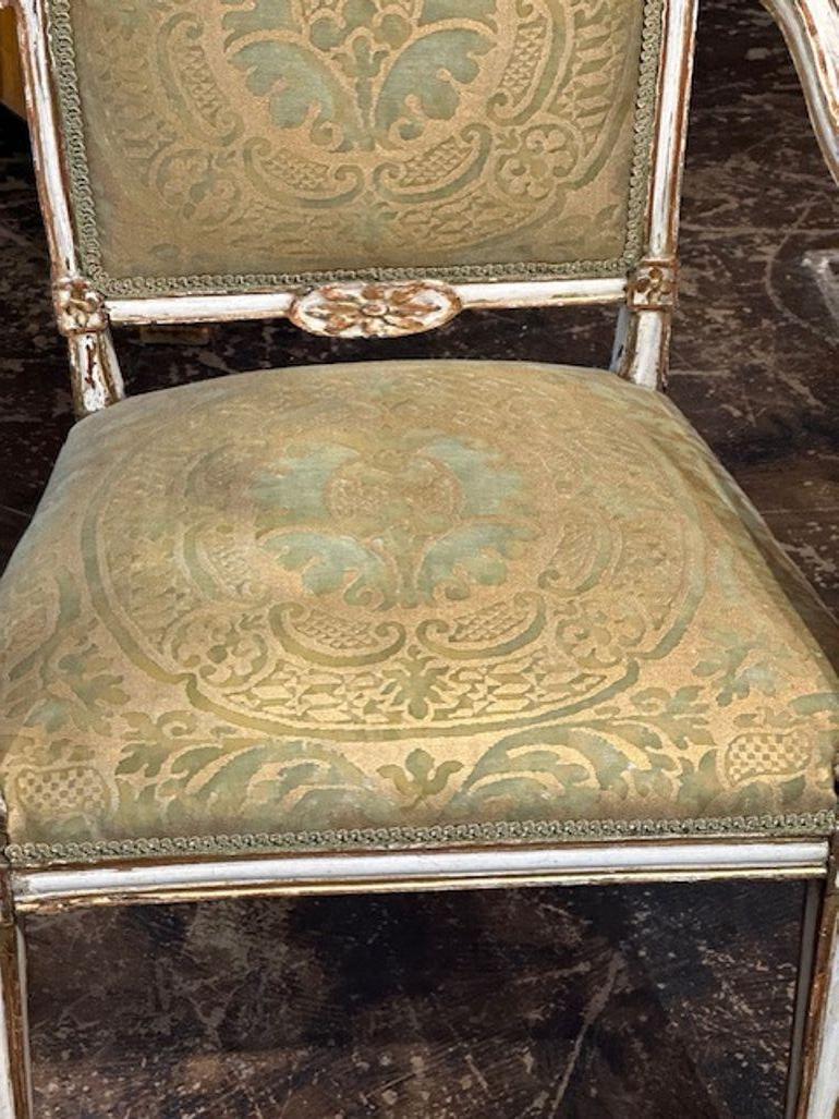 Neoklassischer geschnitzter und bemalter Stuhl aus dem 18. im Zustand „Gut“ im Angebot in Dallas, TX