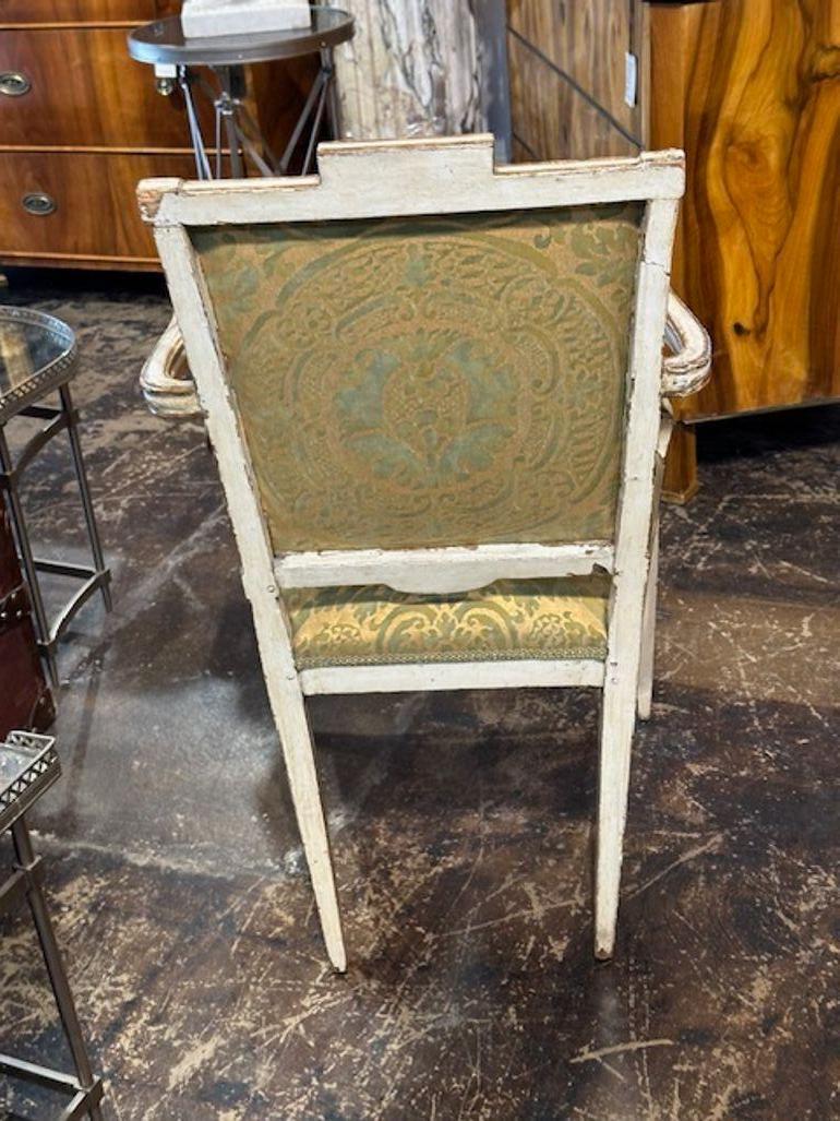 Tissu d'ameublement Chaise néoclassique sculptée et peinte du 18ème siècle en vente