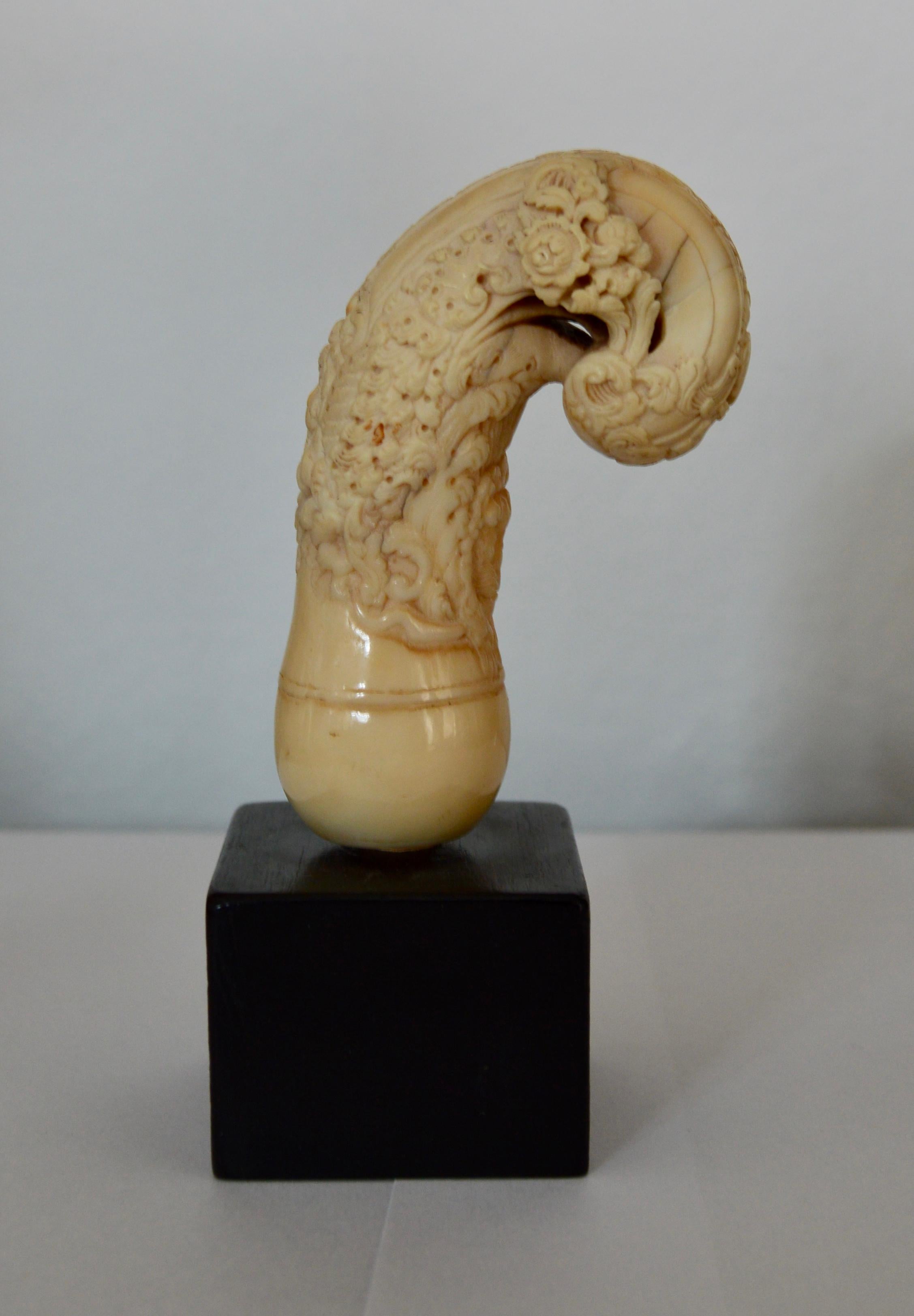 Engraved 18th Century Carved Bone Walking Stick Head On Ebony Base For Sale