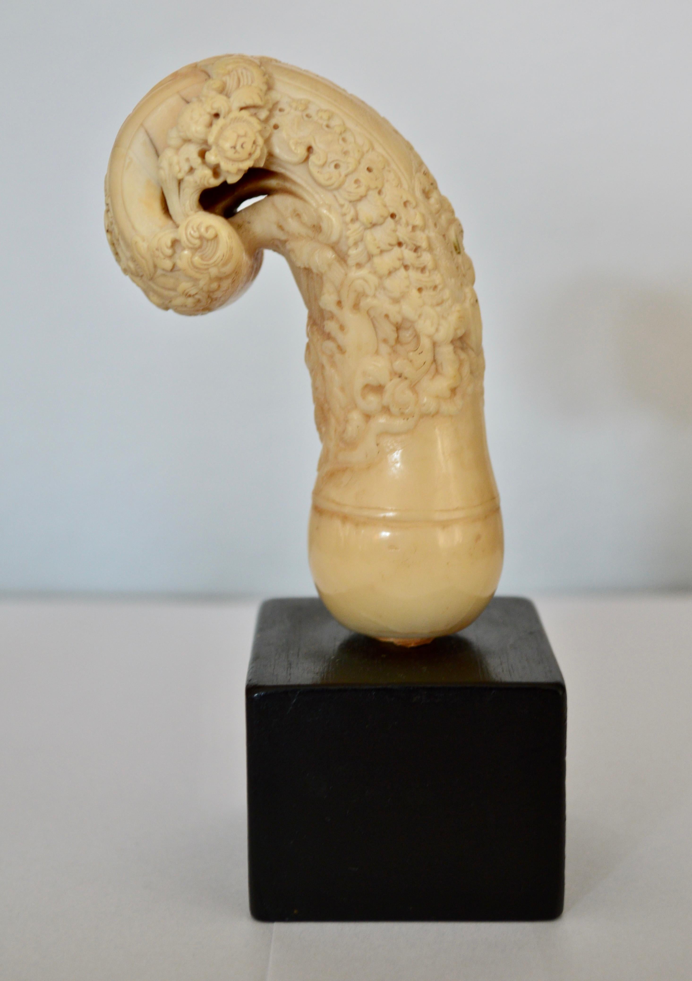 18th Century Carved Bone Walking Stick Head On Ebony Base In Good Condition For Sale In Haddonfield, NJ