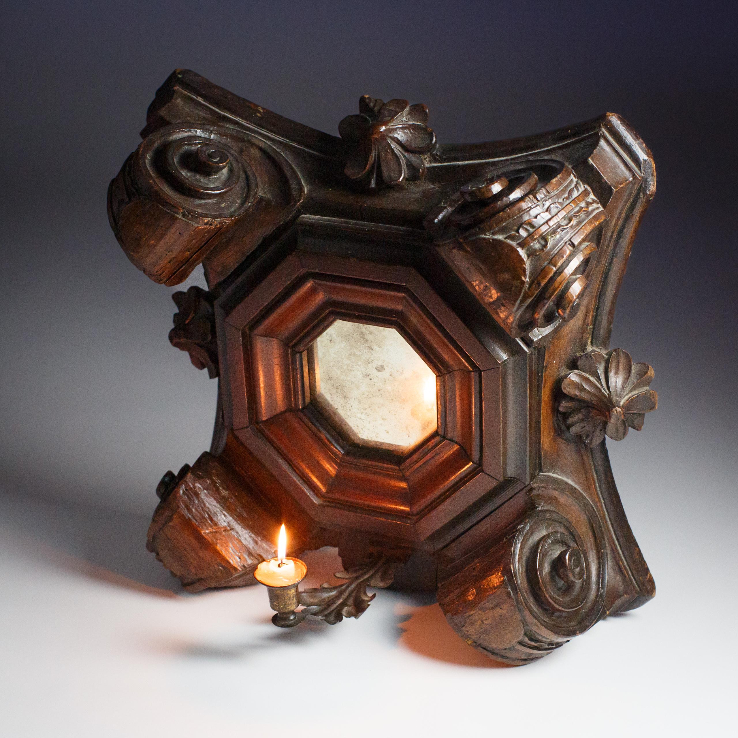 Miroir Bossu de plafond sculpté du 18ème siècle État moyen - En vente à Pease pottage, West Sussex