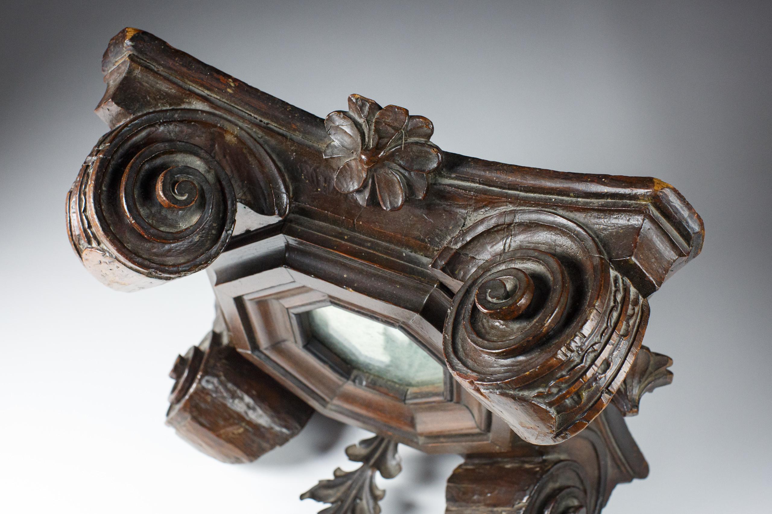 Miroir Bossu de plafond sculpté du 18ème siècle en vente 2