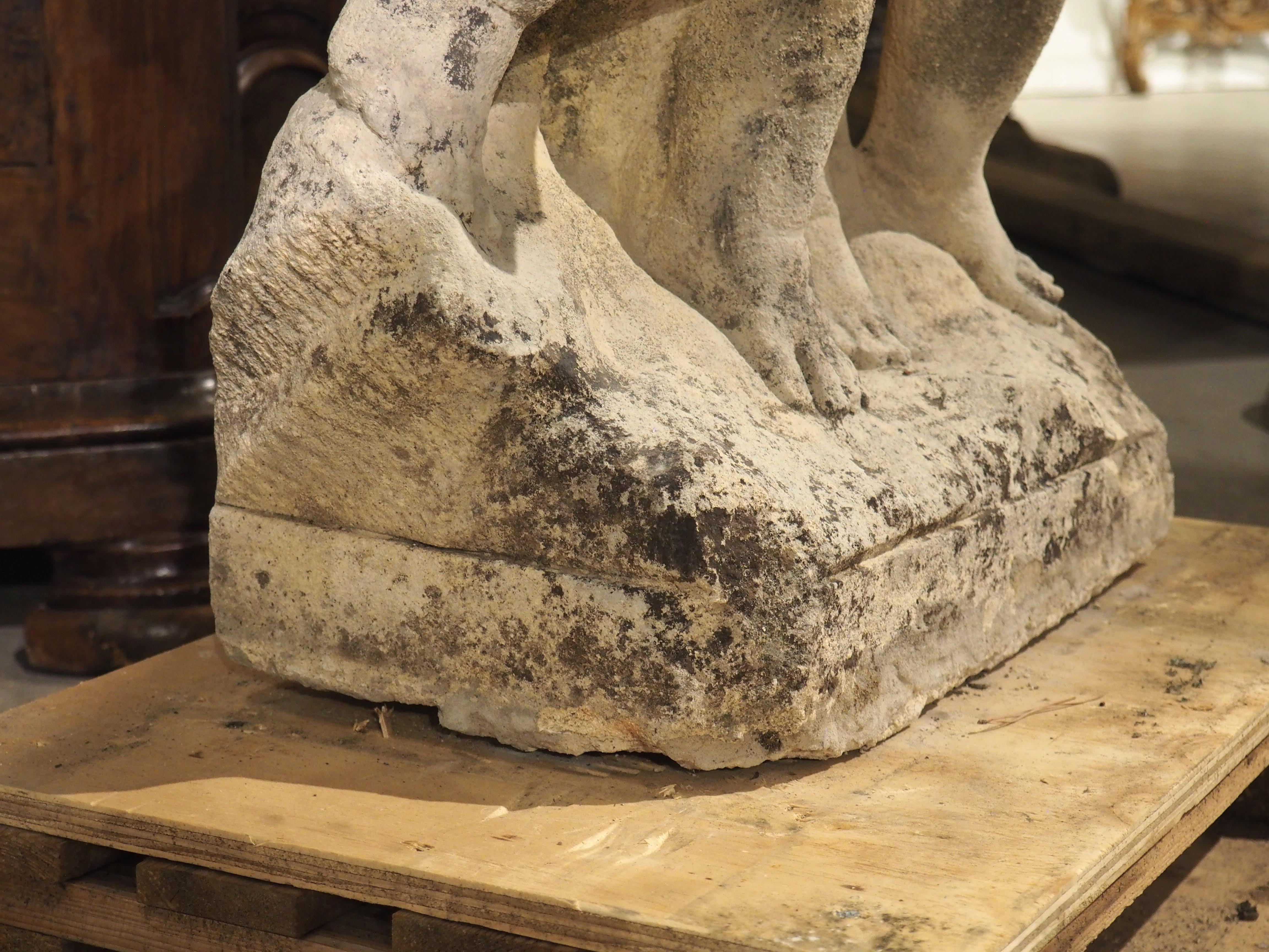 Geschnitzte französische Bacchantische Cherubs-Skulptur aus Kalkstein aus dem 18. Jahrhundert 7