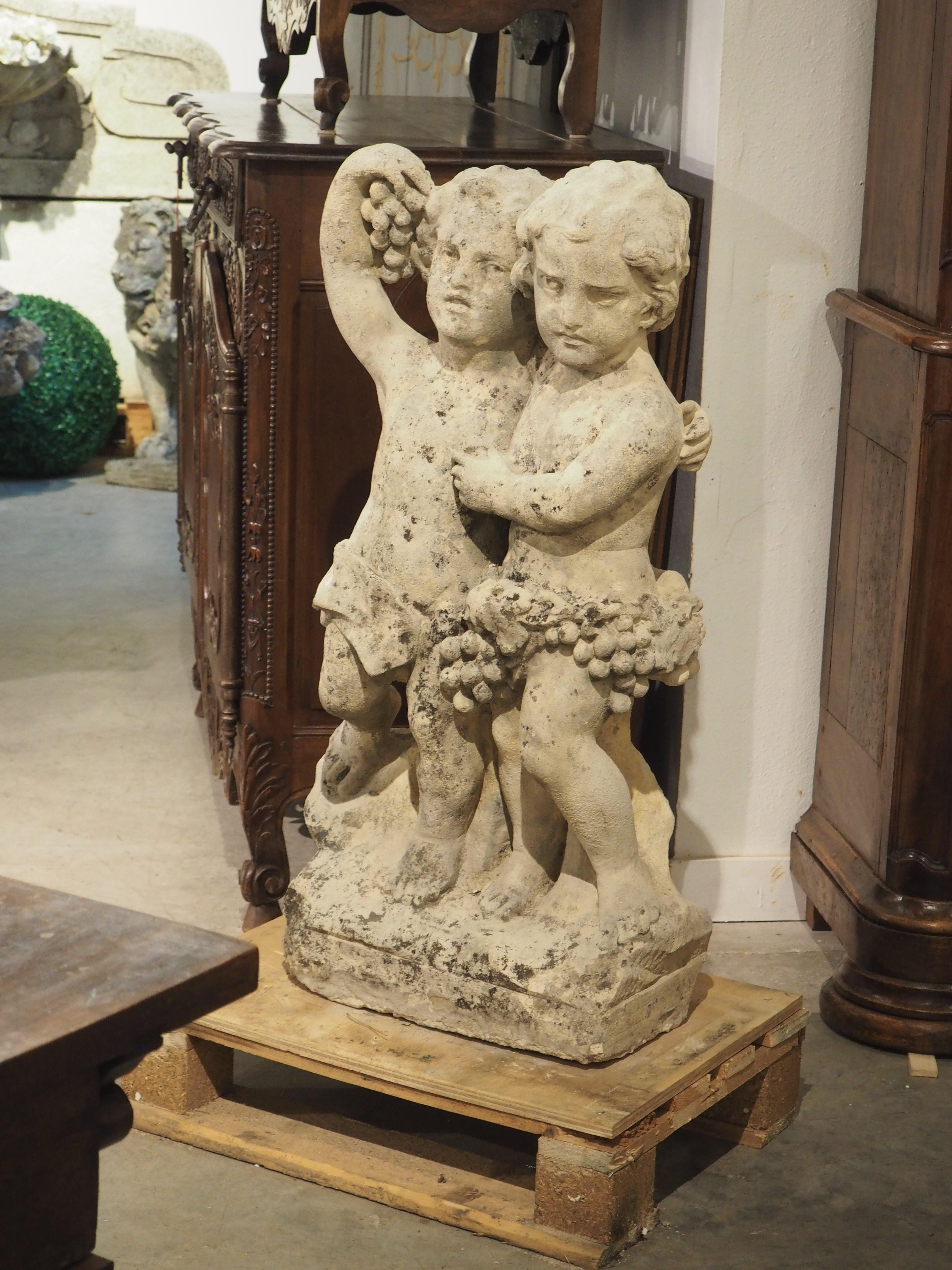 Geschnitzte französische Bacchantische Cherubs-Skulptur aus Kalkstein aus dem 18. Jahrhundert 11