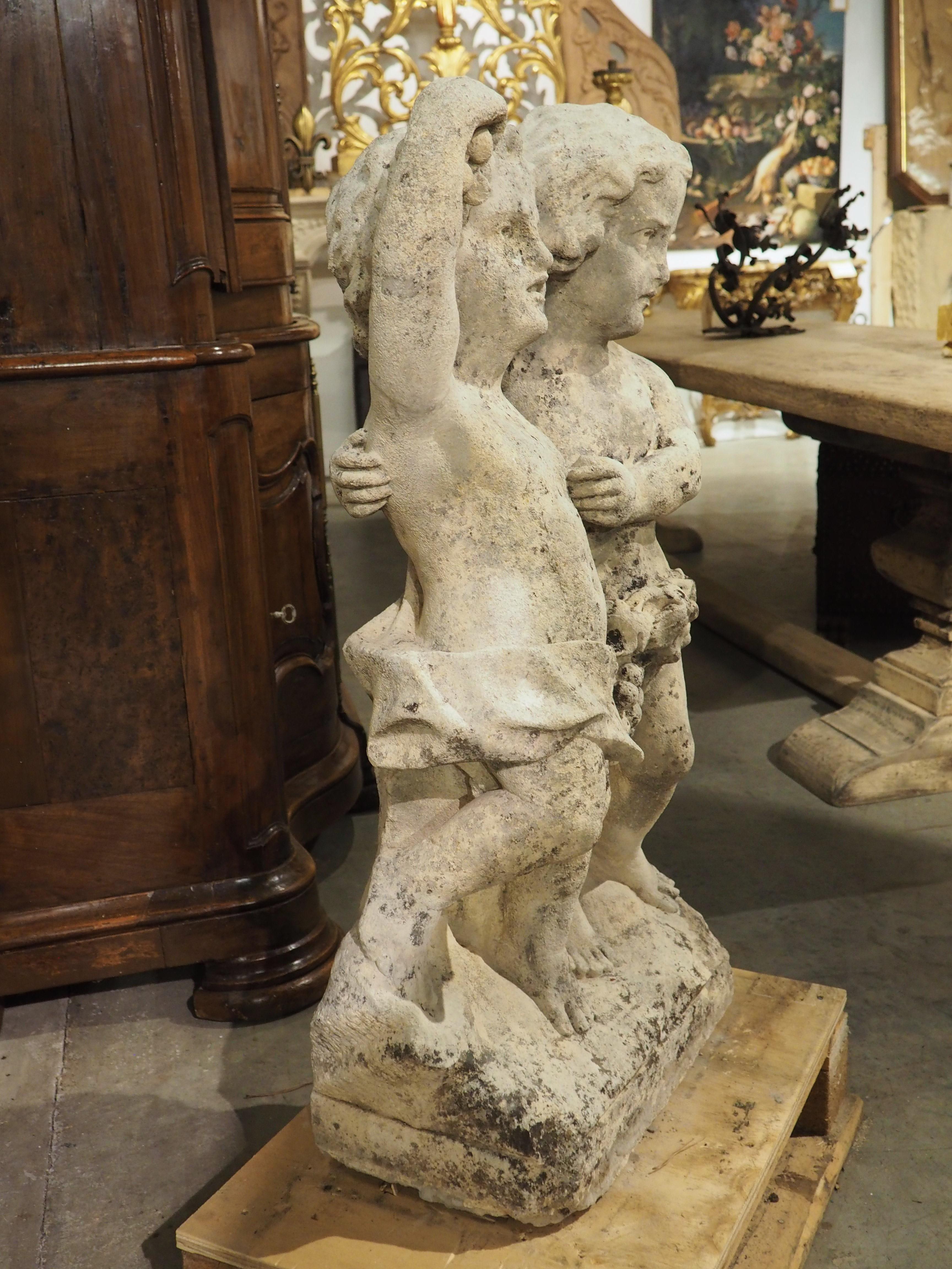 Geschnitzte französische Bacchantische Cherubs-Skulptur aus Kalkstein aus dem 18. Jahrhundert 12