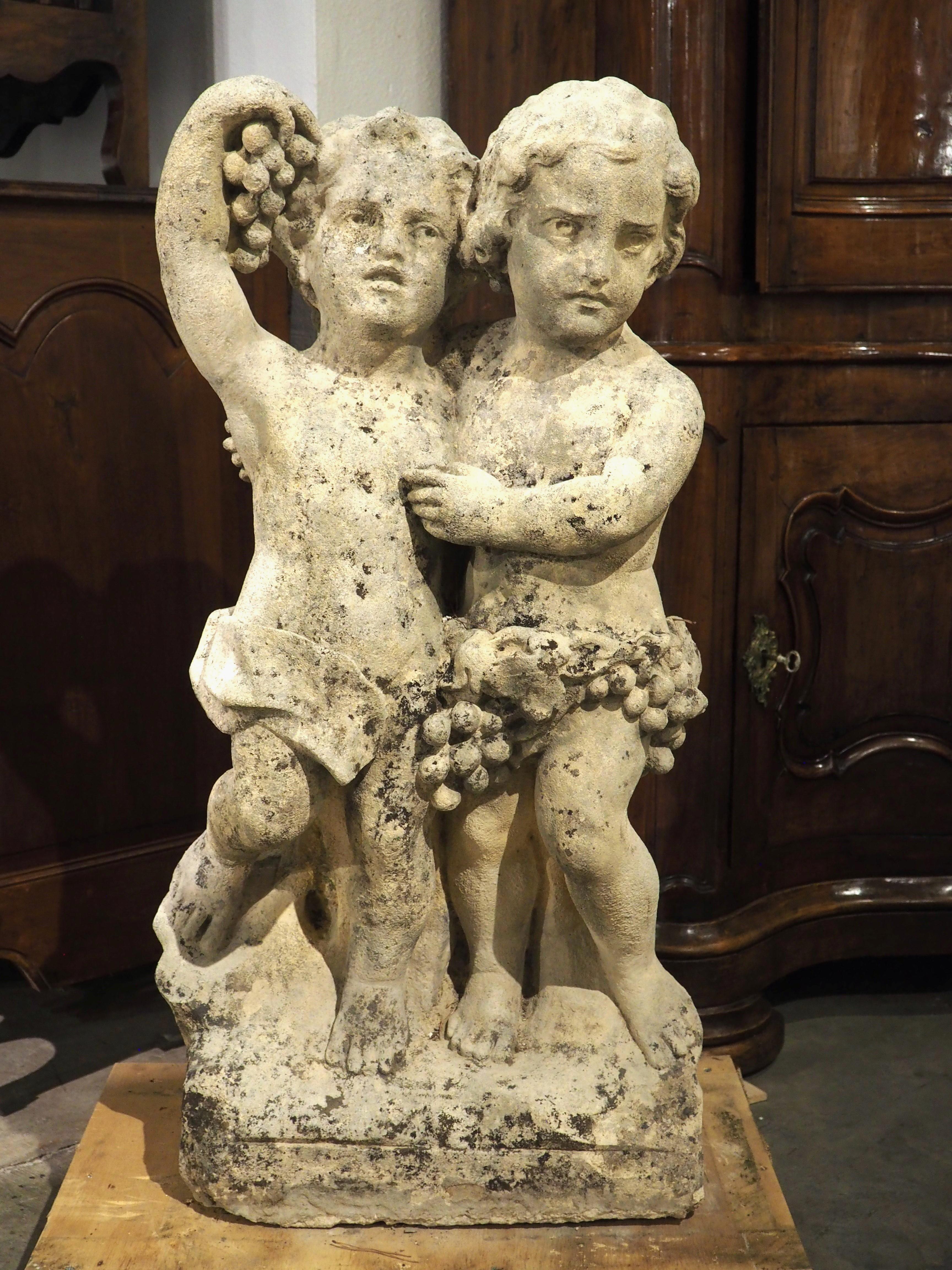 Geschnitzte französische Bacchantische Cherubs-Skulptur aus Kalkstein aus dem 18. Jahrhundert 13