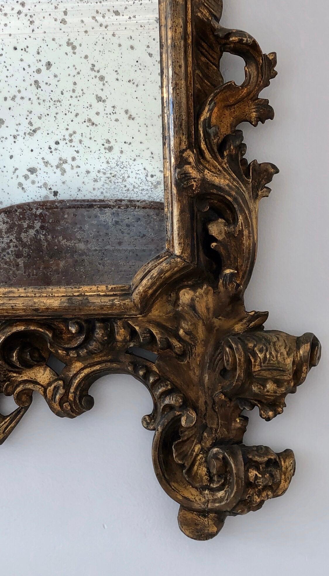 Miroir baroque italien en bois doré sculpté du XVIIIe siècle en vente 2