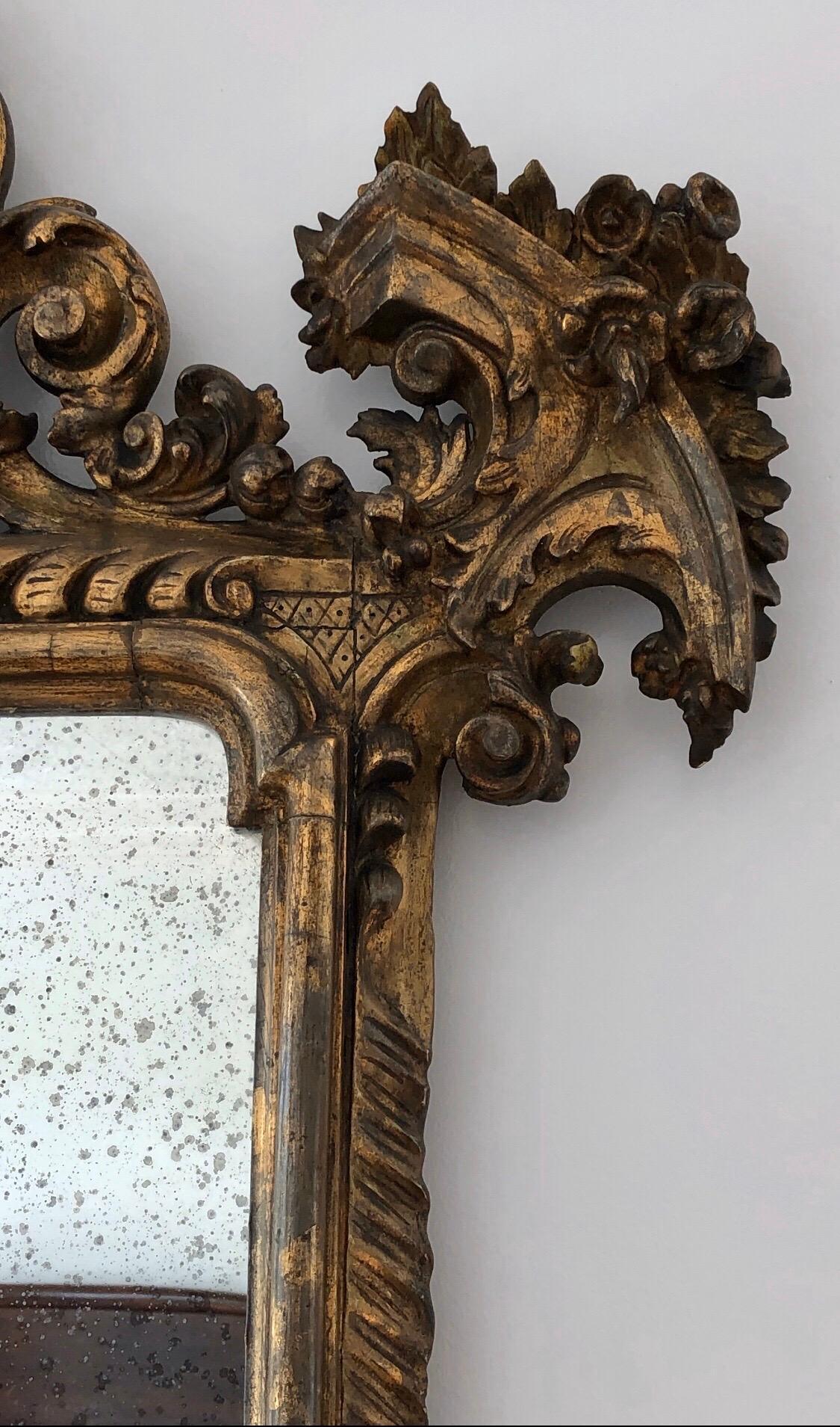Miroir baroque italien en bois doré sculpté du XVIIIe siècle en vente 3