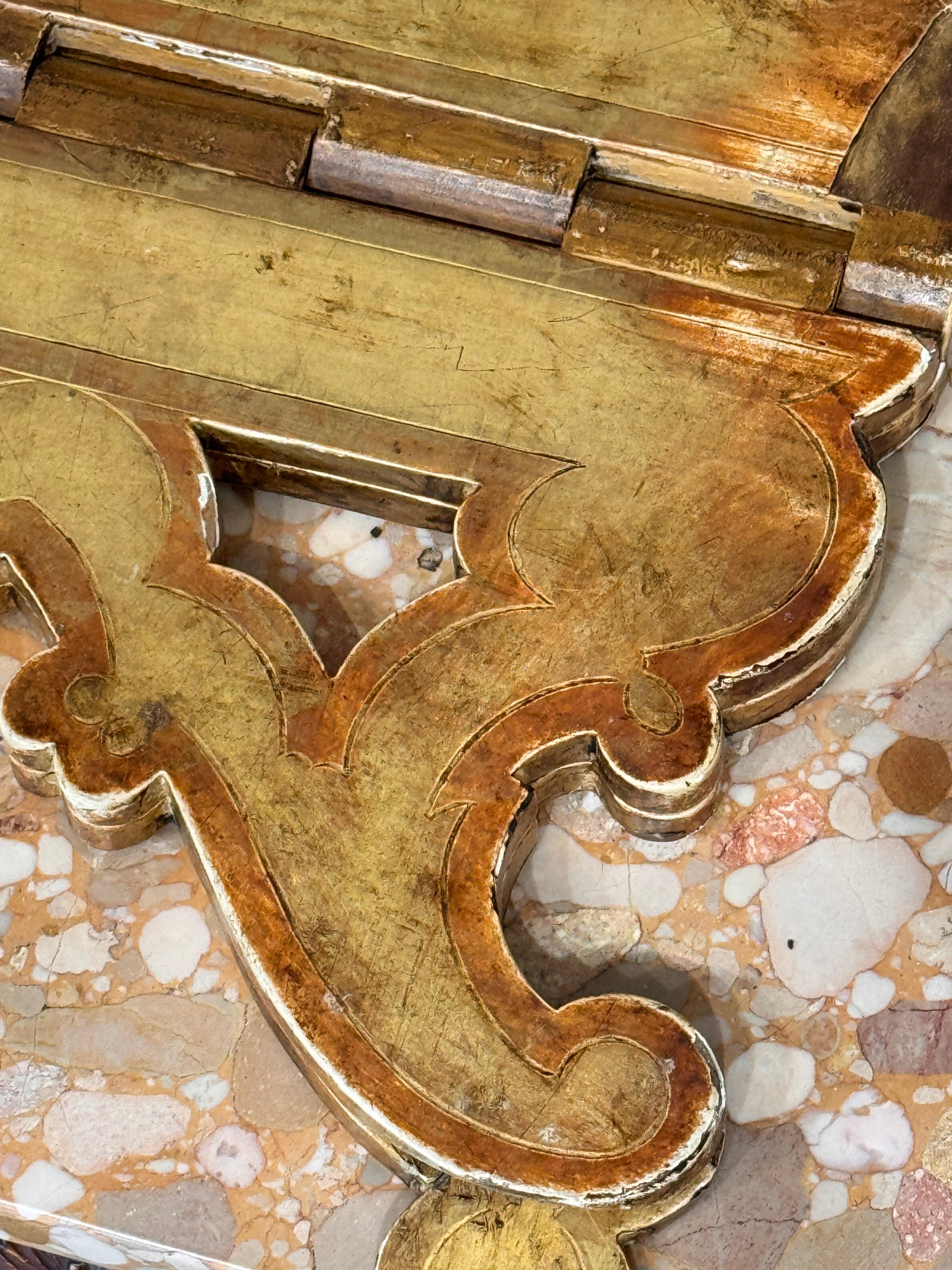 18. Jahrhundert geschnitzt Giltwood Buch Stand (18. Jahrhundert und früher) im Angebot