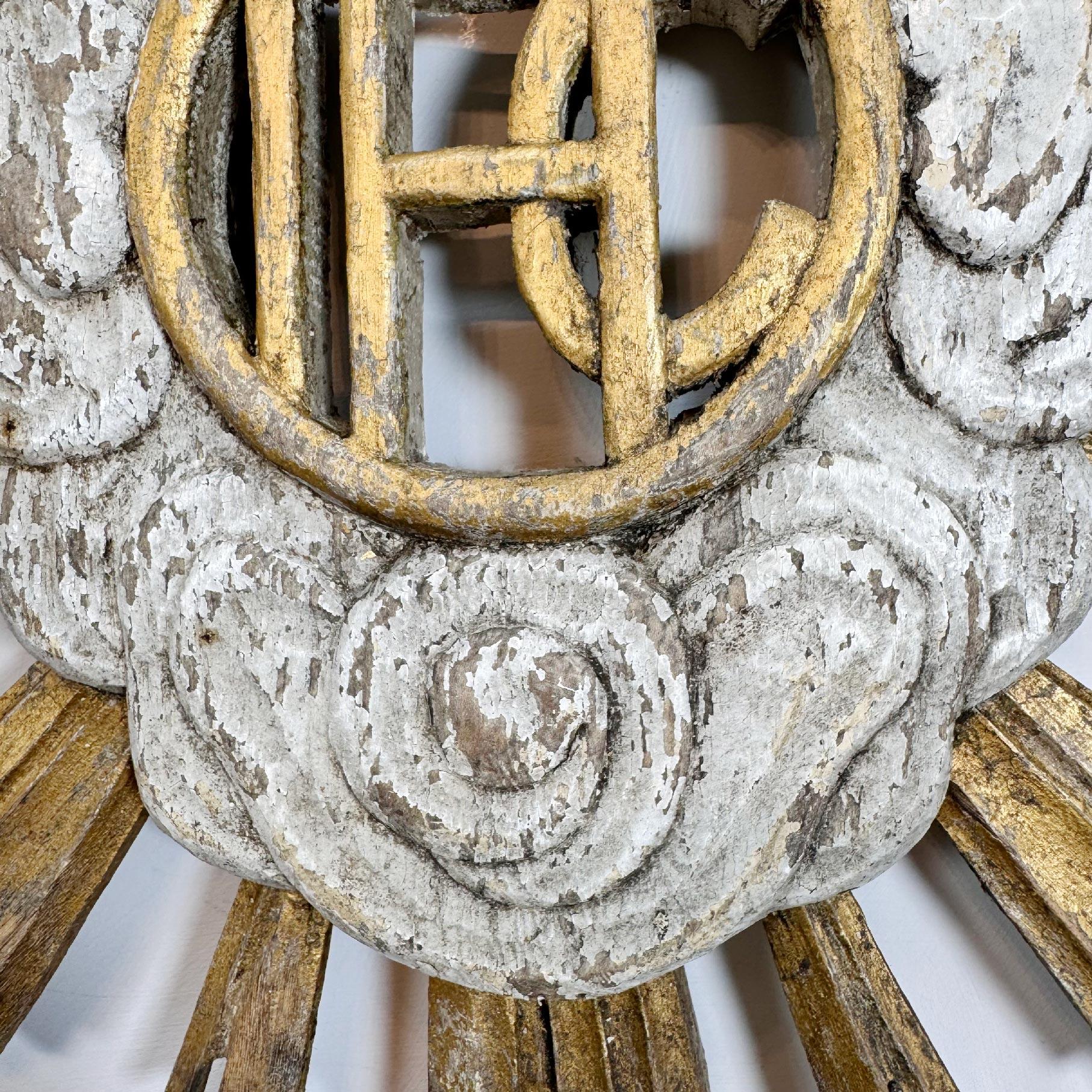 Français Église en bois doré sculpté du 18e siècle, soleil ensoleillé
