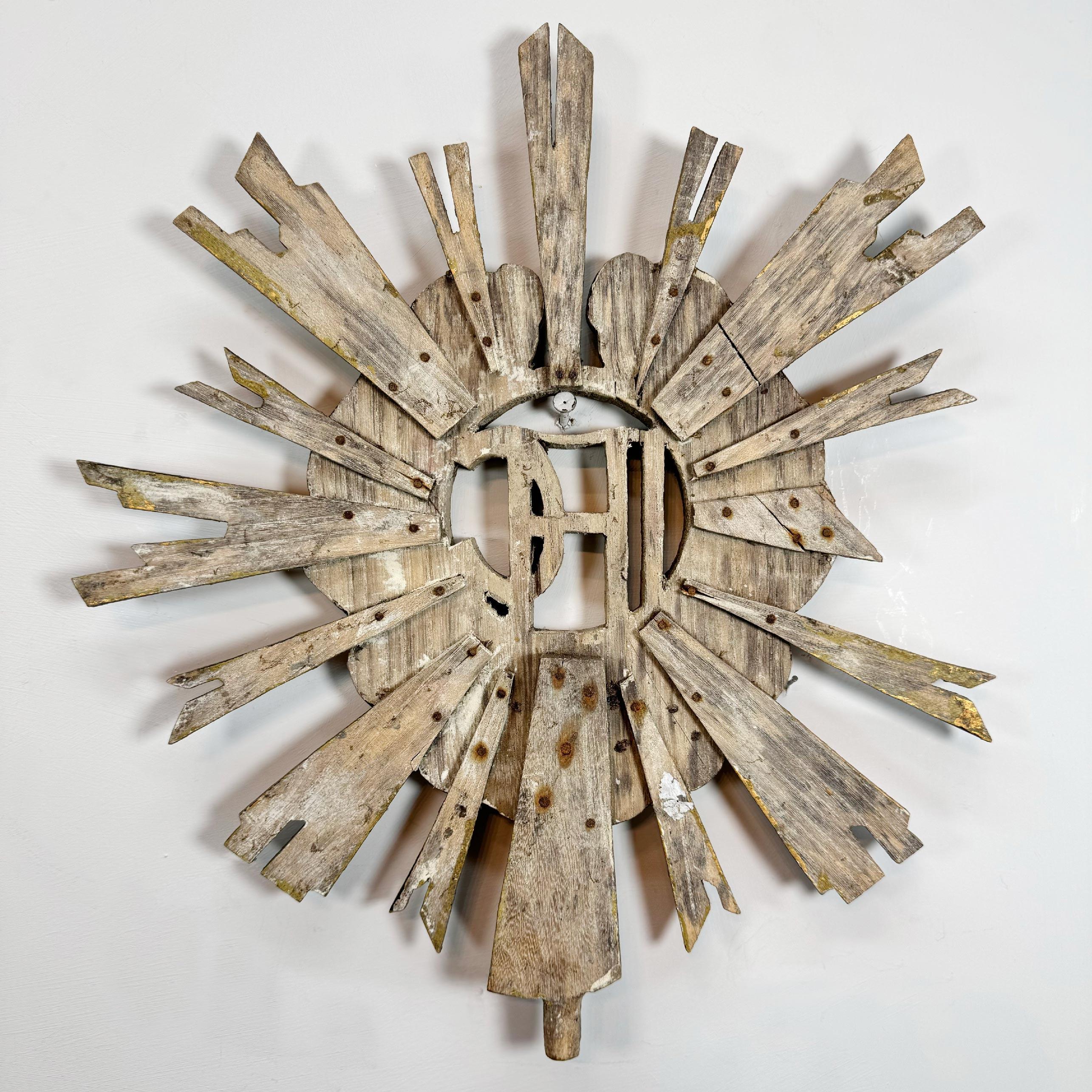 Bois Église en bois doré sculpté du 18e siècle, soleil ensoleillé