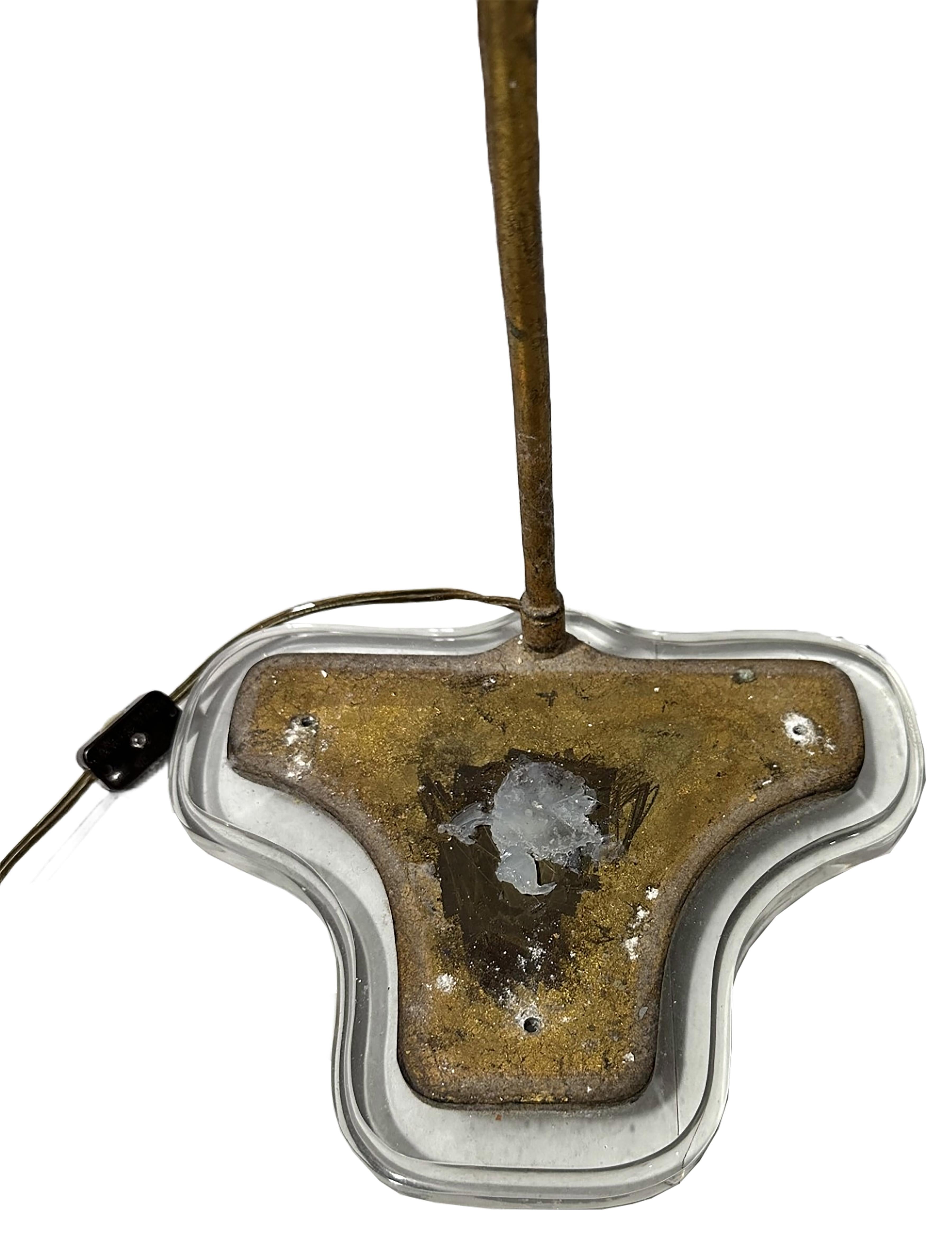 Lampes du XVIIIe siècle en bois doré sculpté sur base acrylique représentant la danse des Muses en vente 5