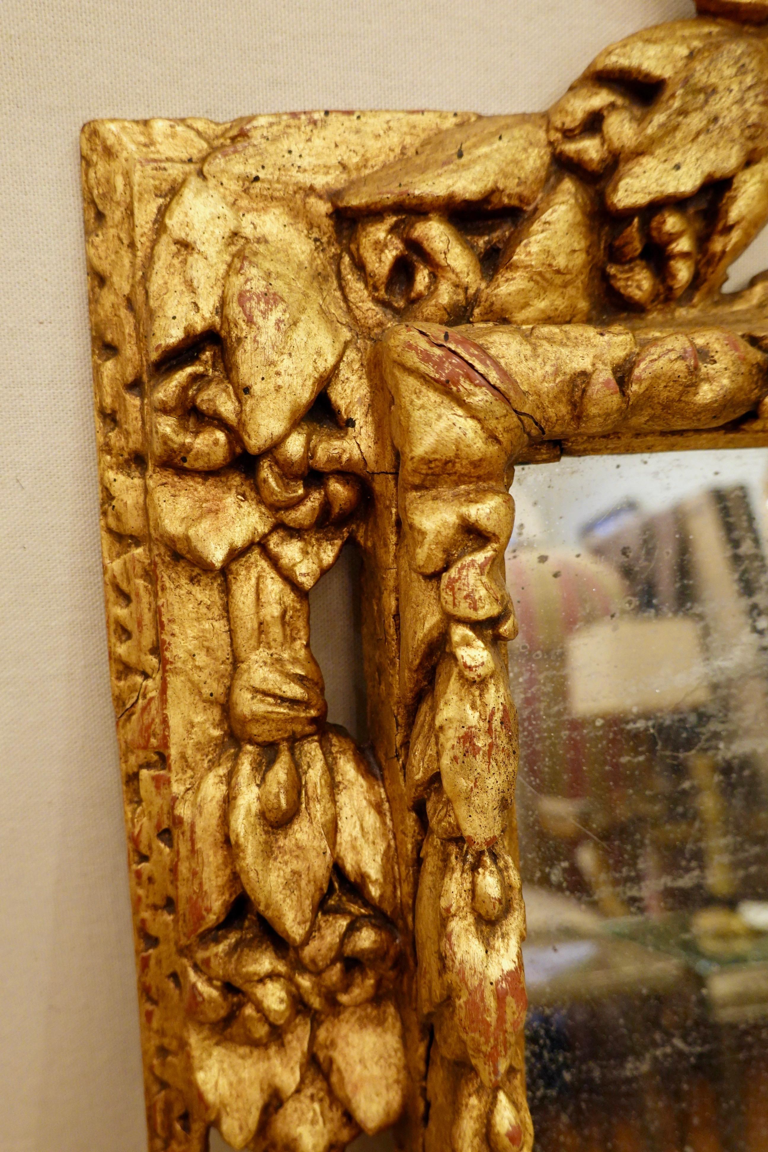 Spiegel aus geschnitztem vergoldetem Holz mit Adler:: Rosen und Blättern aus dem 18. Jahrhundert im Angebot 5