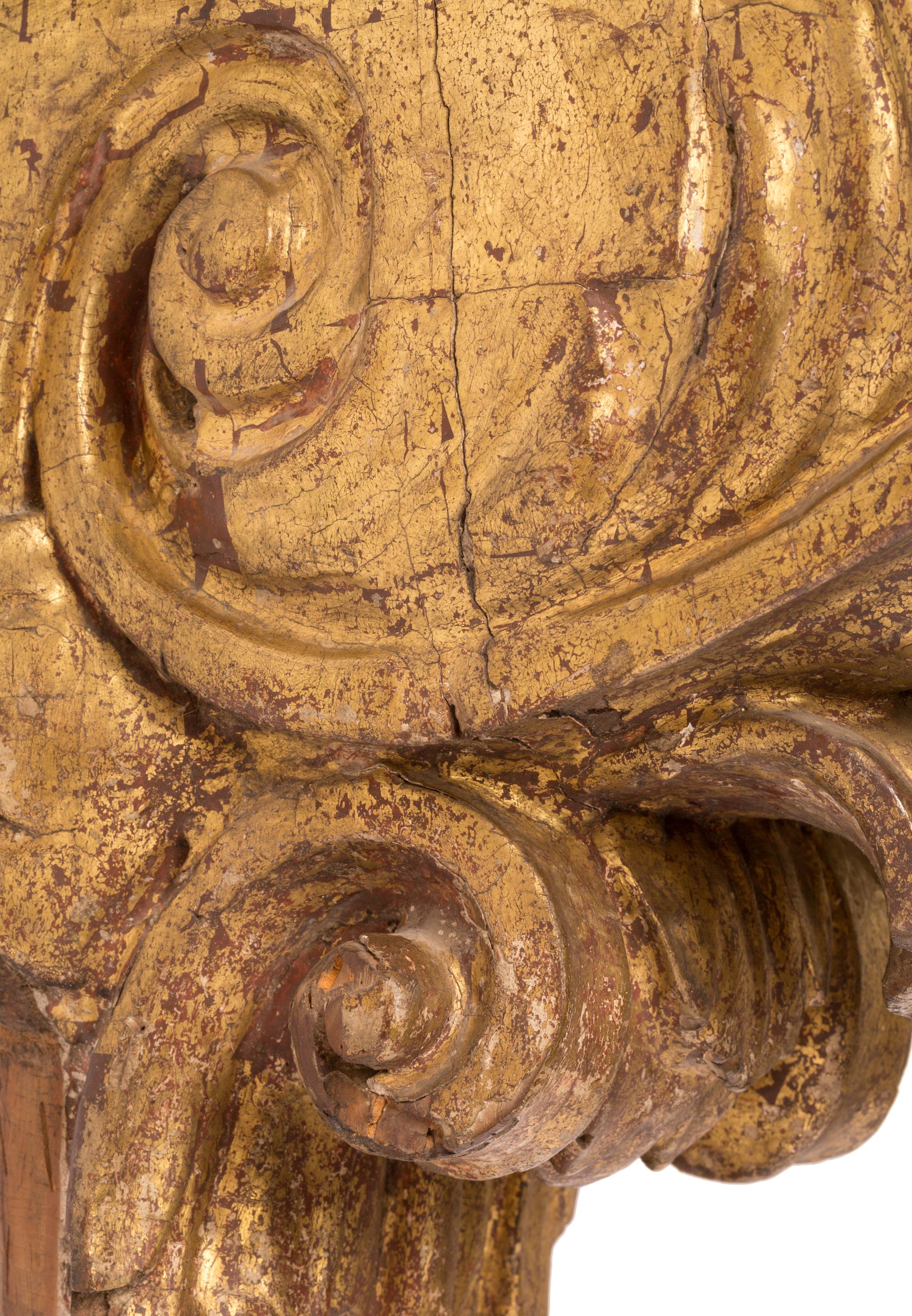 Geschnitztes Regal aus vergoldetem Holz / Wandhalterung / architektonischer Korbel aus dem 18. Jahrhundert im Angebot 3