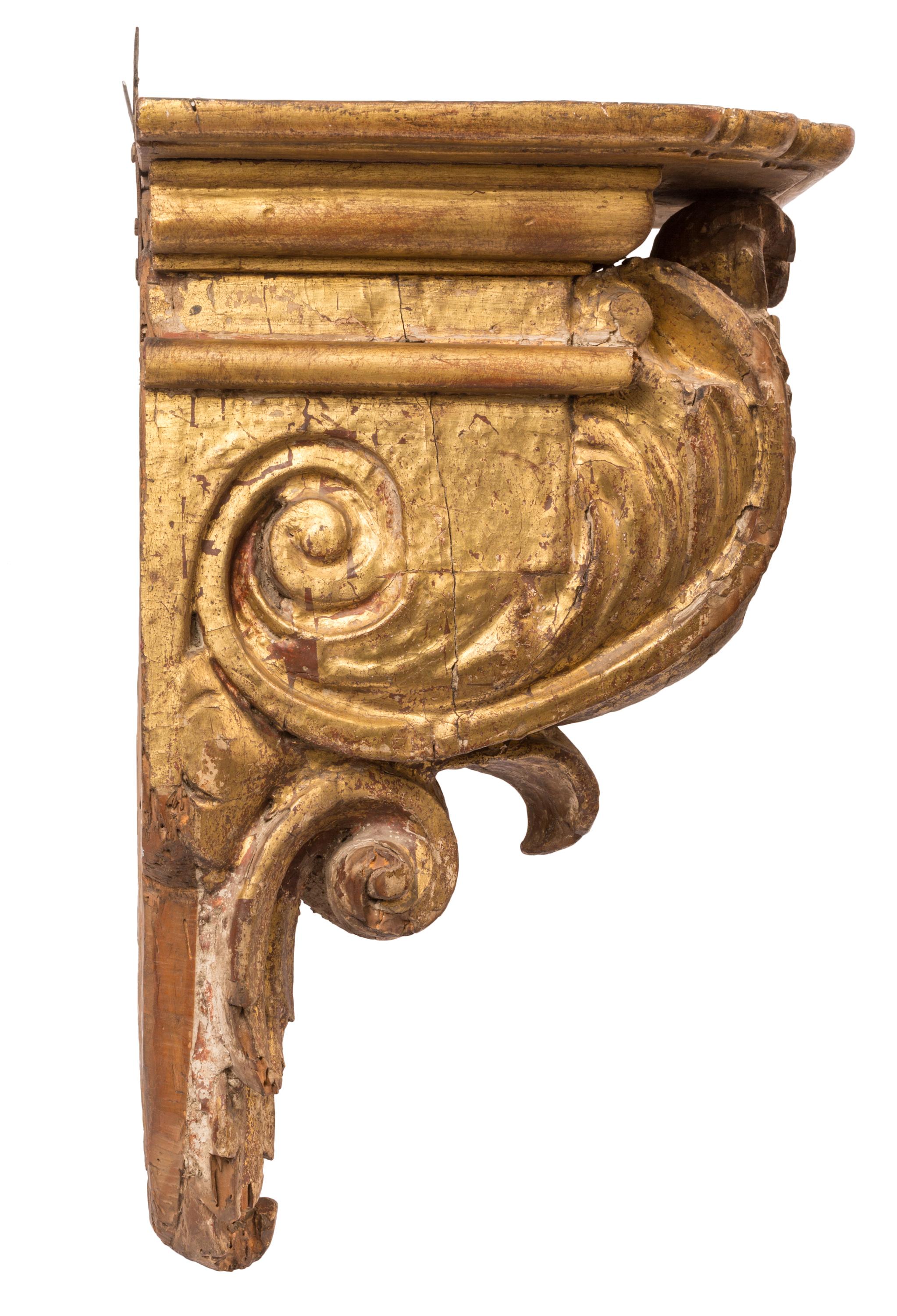 This hand carved giltwood shelf / wall bracket or architectural corbel clearly displays the strength, drama and beauty of Spanish Baroque style. The central design motif is that of double scrolled acanthus leaves, with a row of 