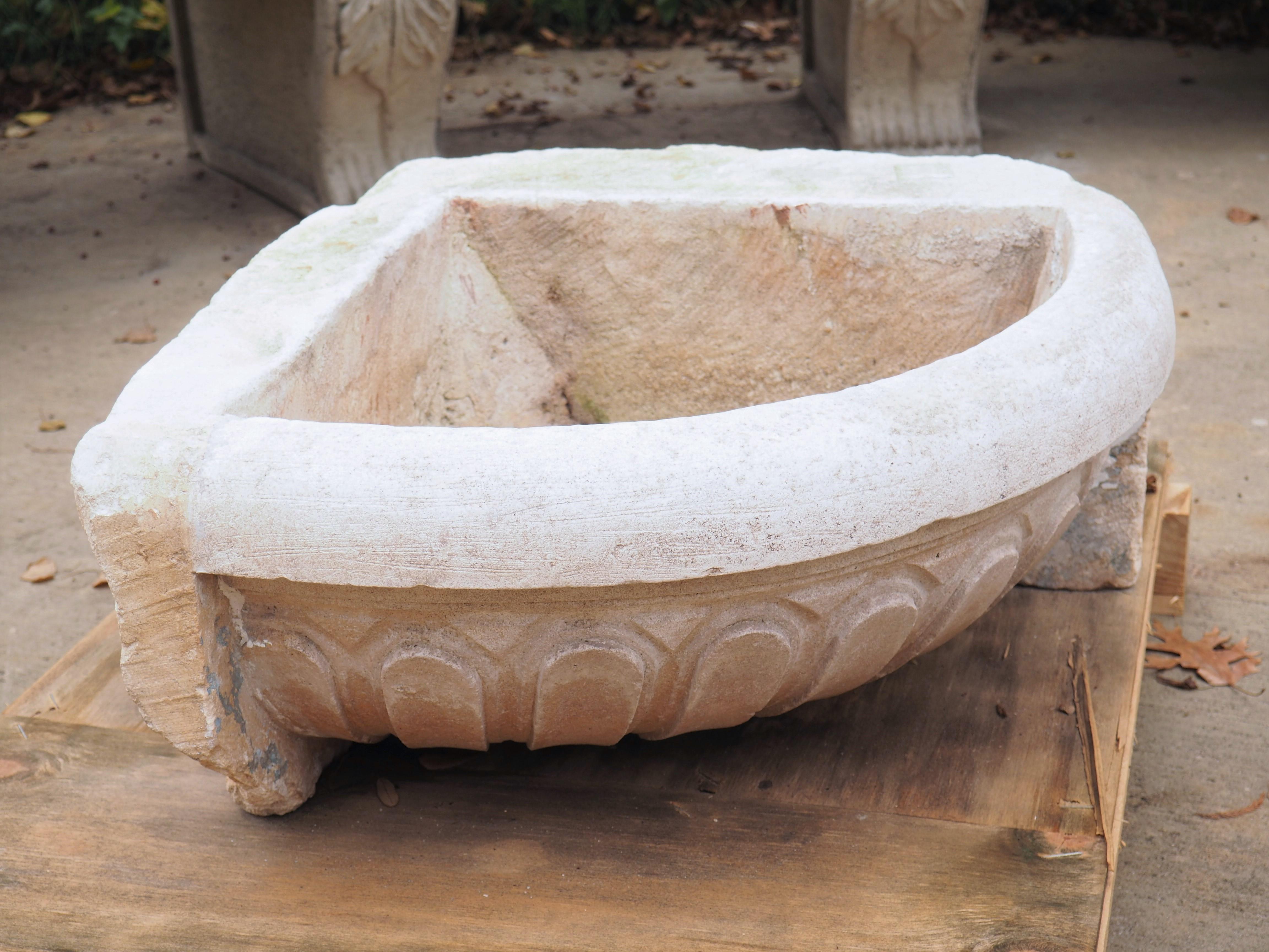 18th Century Carved Limestone Corner Sink or Fountain Basin from Apt, France For Sale 3