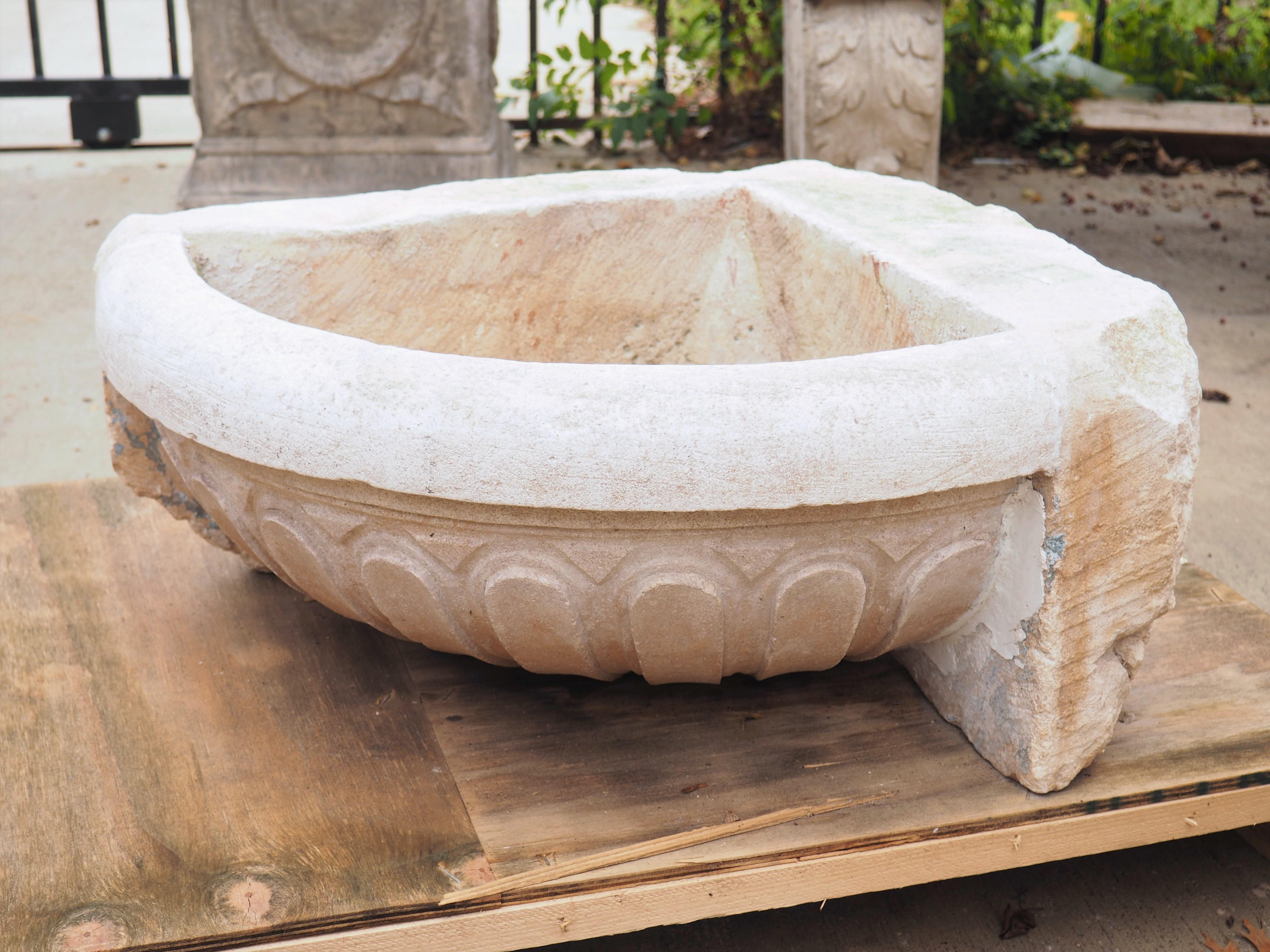 18th Century Carved Limestone Corner Sink or Fountain Basin from Apt, France For Sale 4