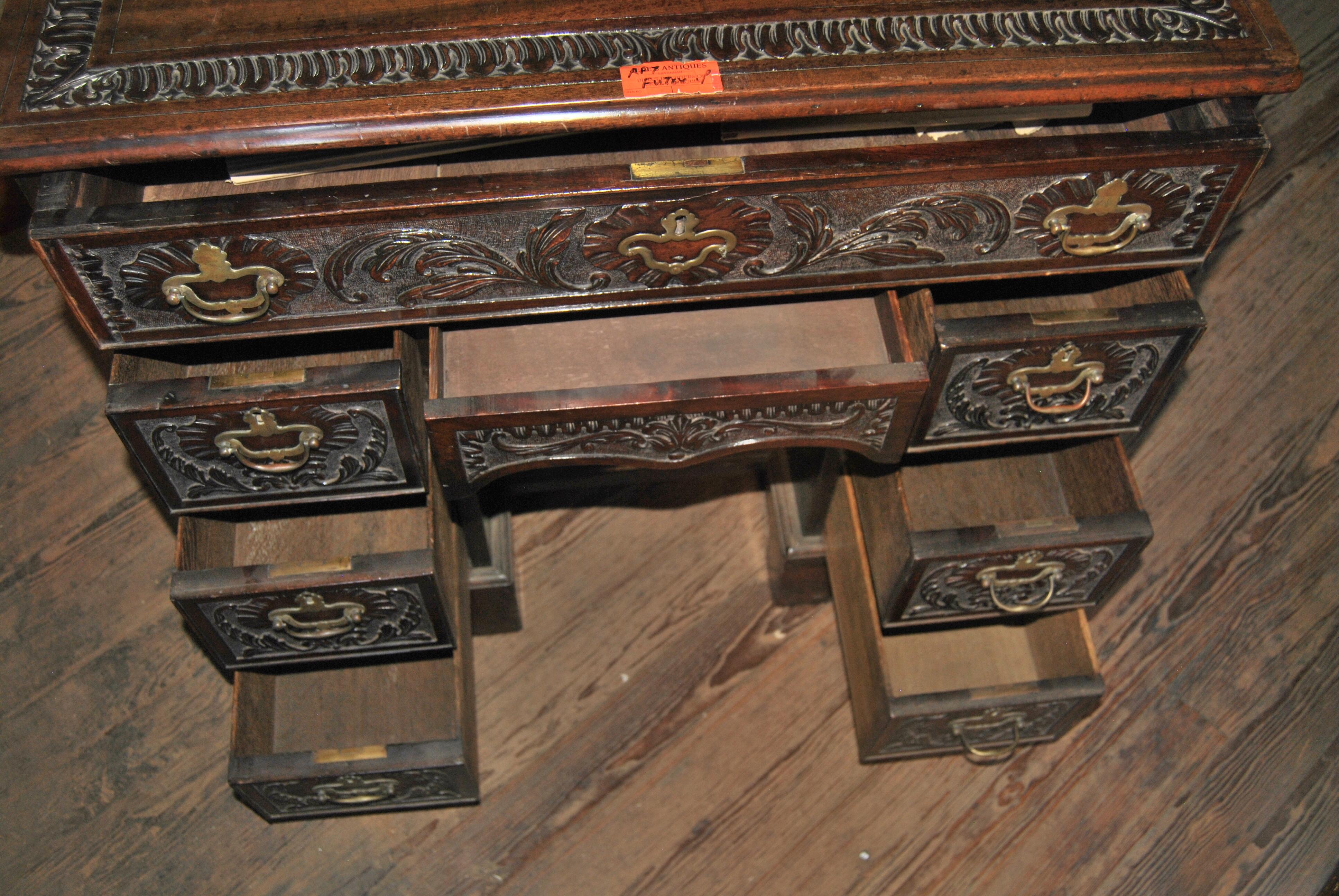 Table de coiffeuse en acajou sculpté du XVIIIe siècle Bon état - En vente à Savannah, GA