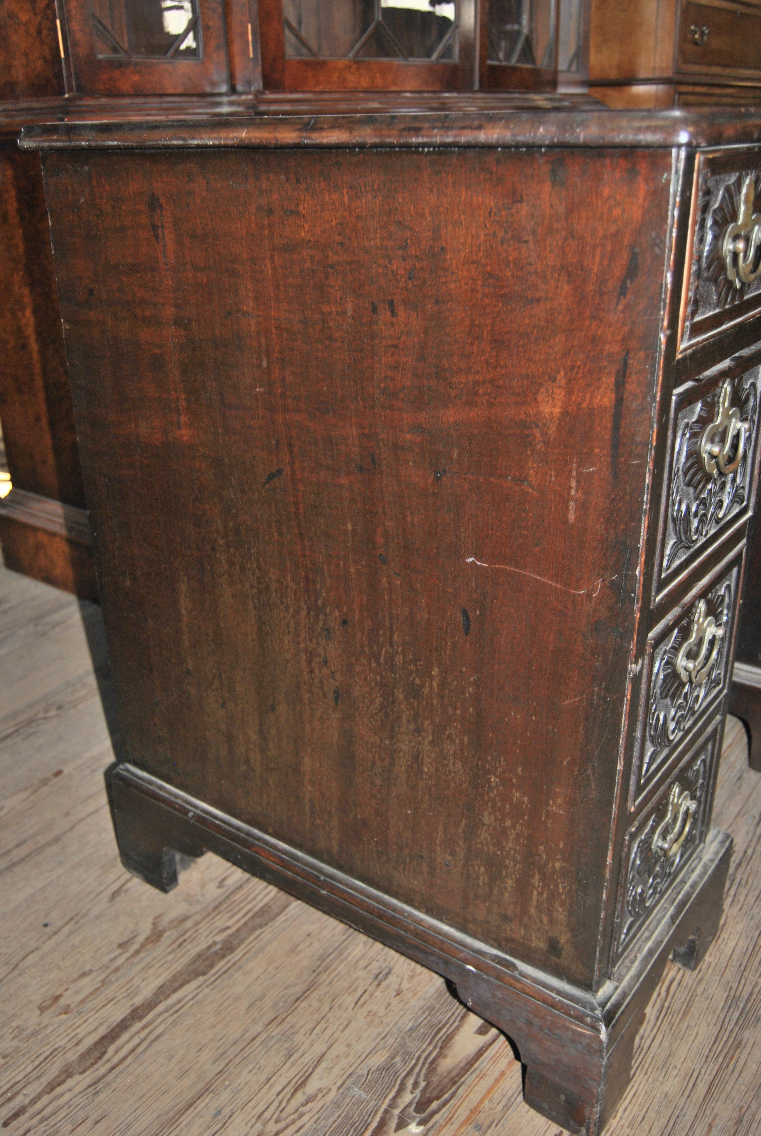 Fin du XVIIIe siècle Table de coiffeuse en acajou sculpté du XVIIIe siècle en vente