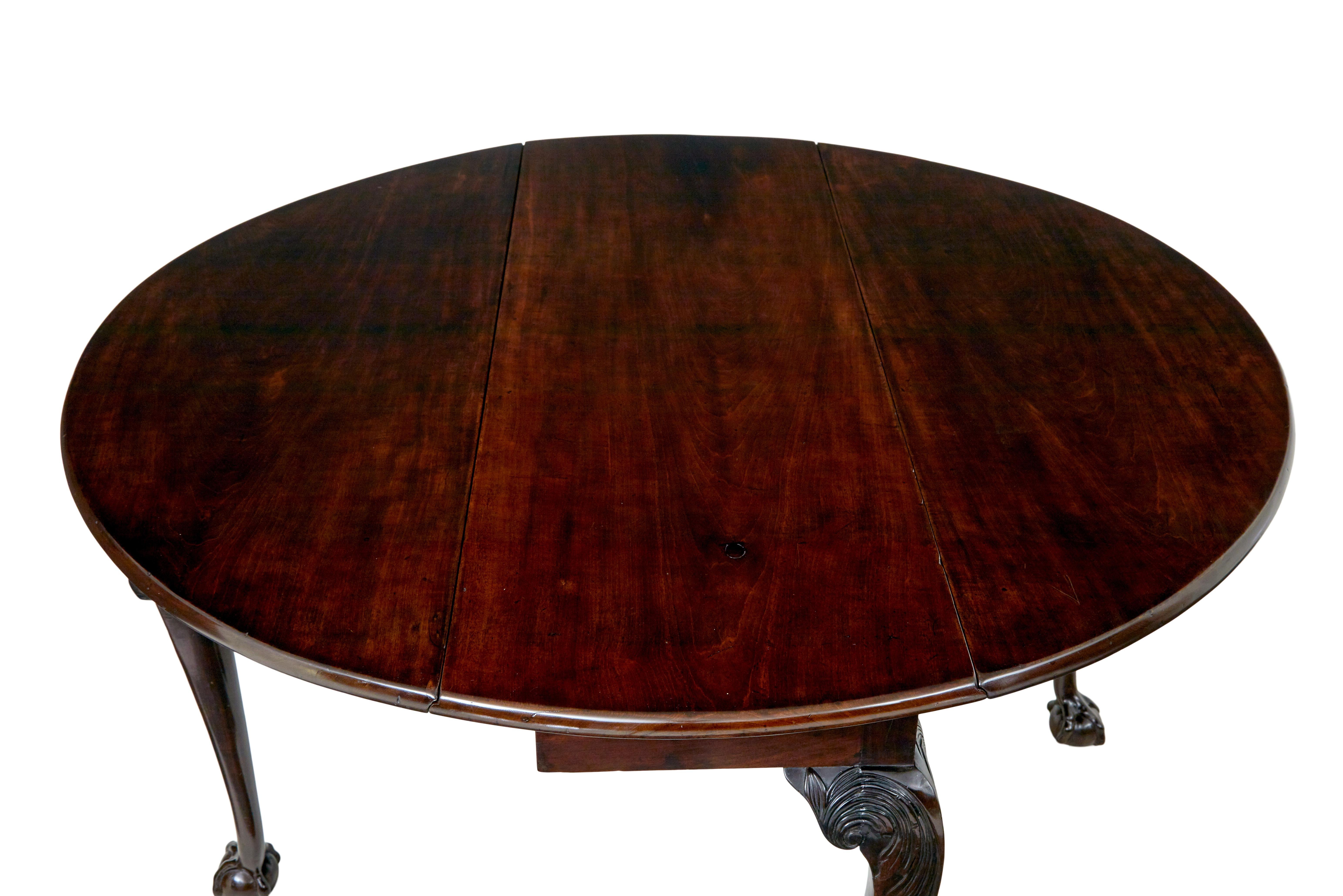 English 18th Century carved mahogany drop leaf table For Sale