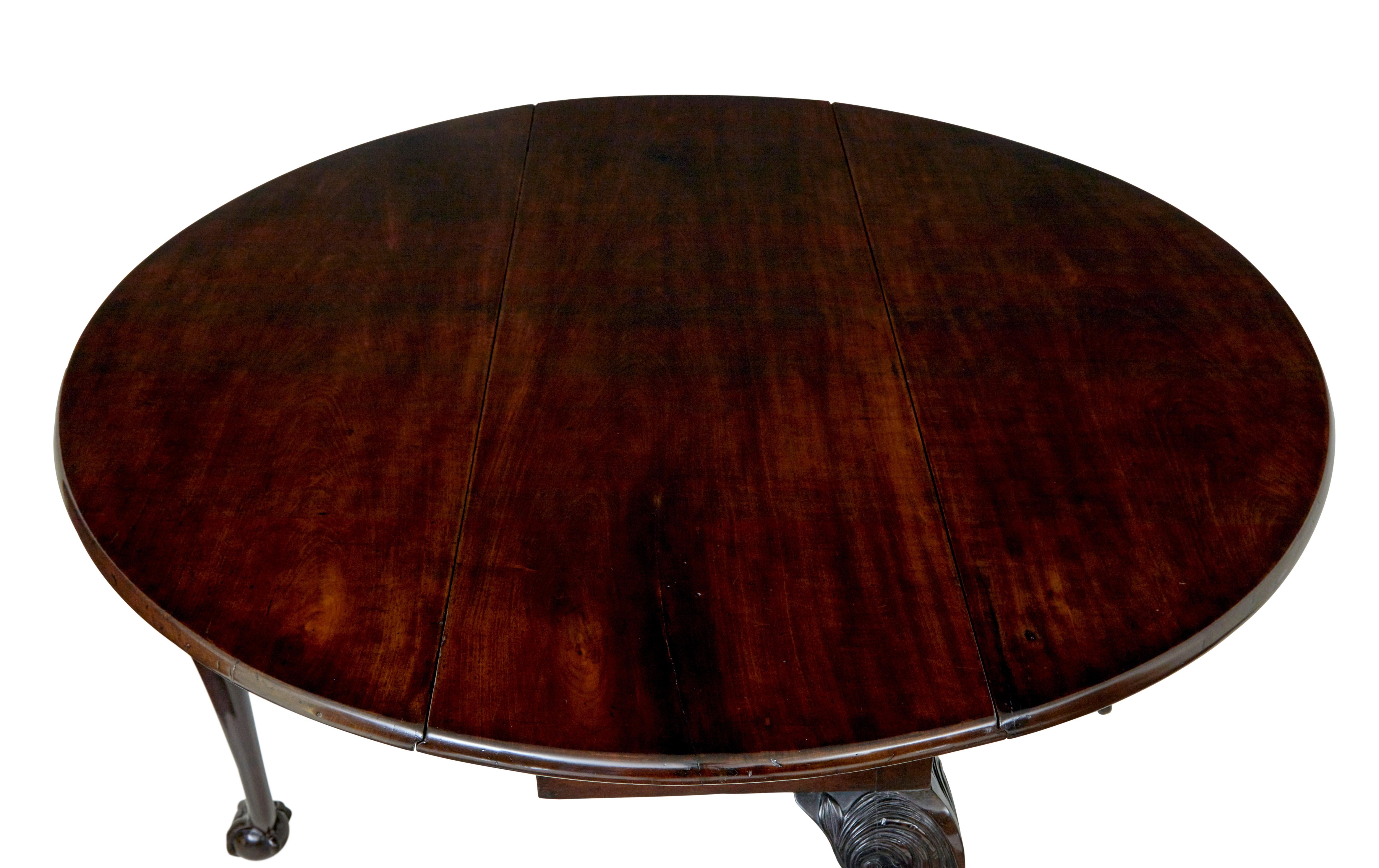 18th Century carved mahogany drop leaf table In Good Condition For Sale In Debenham, Suffolk