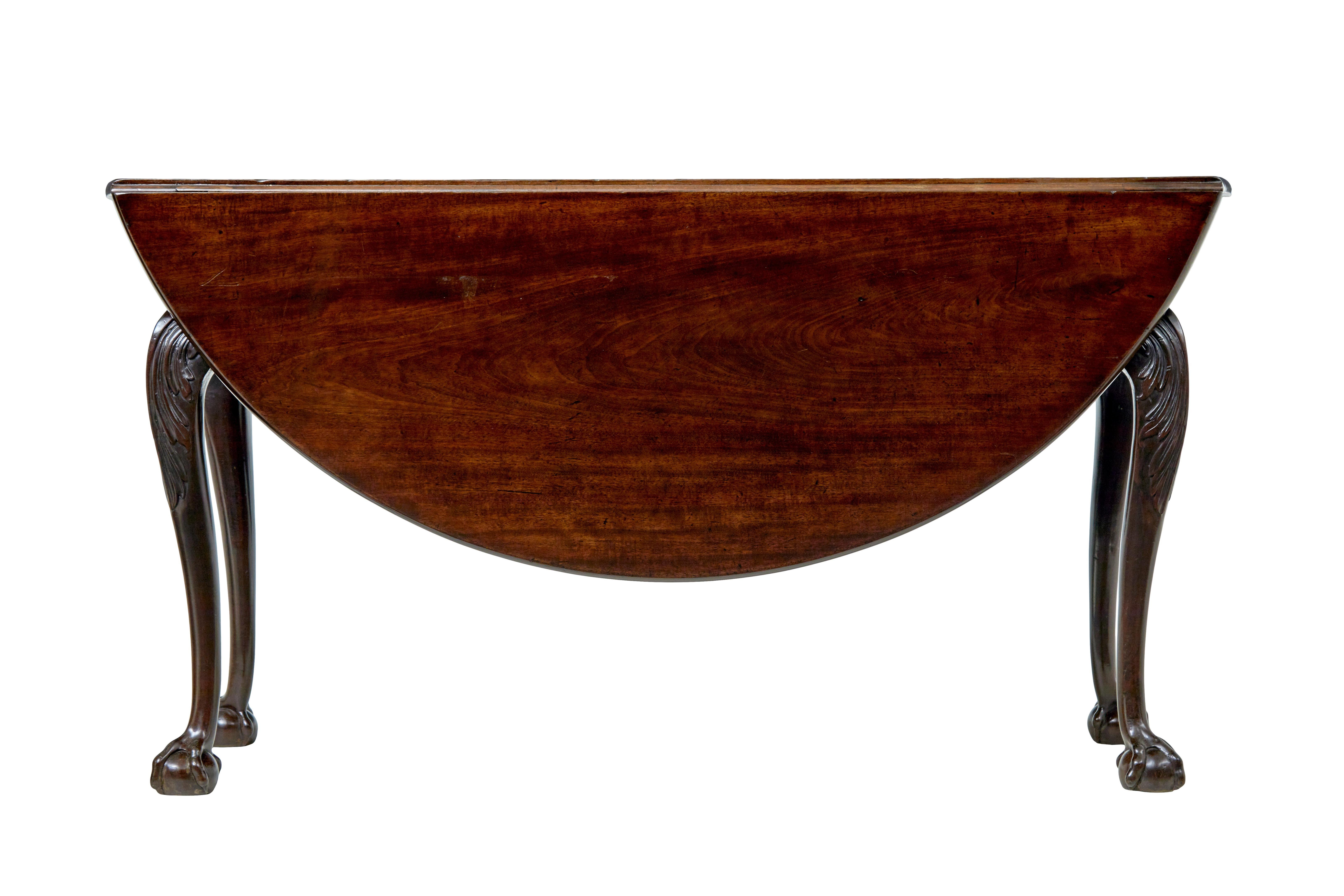 18th Century carved mahogany drop leaf table For Sale 1