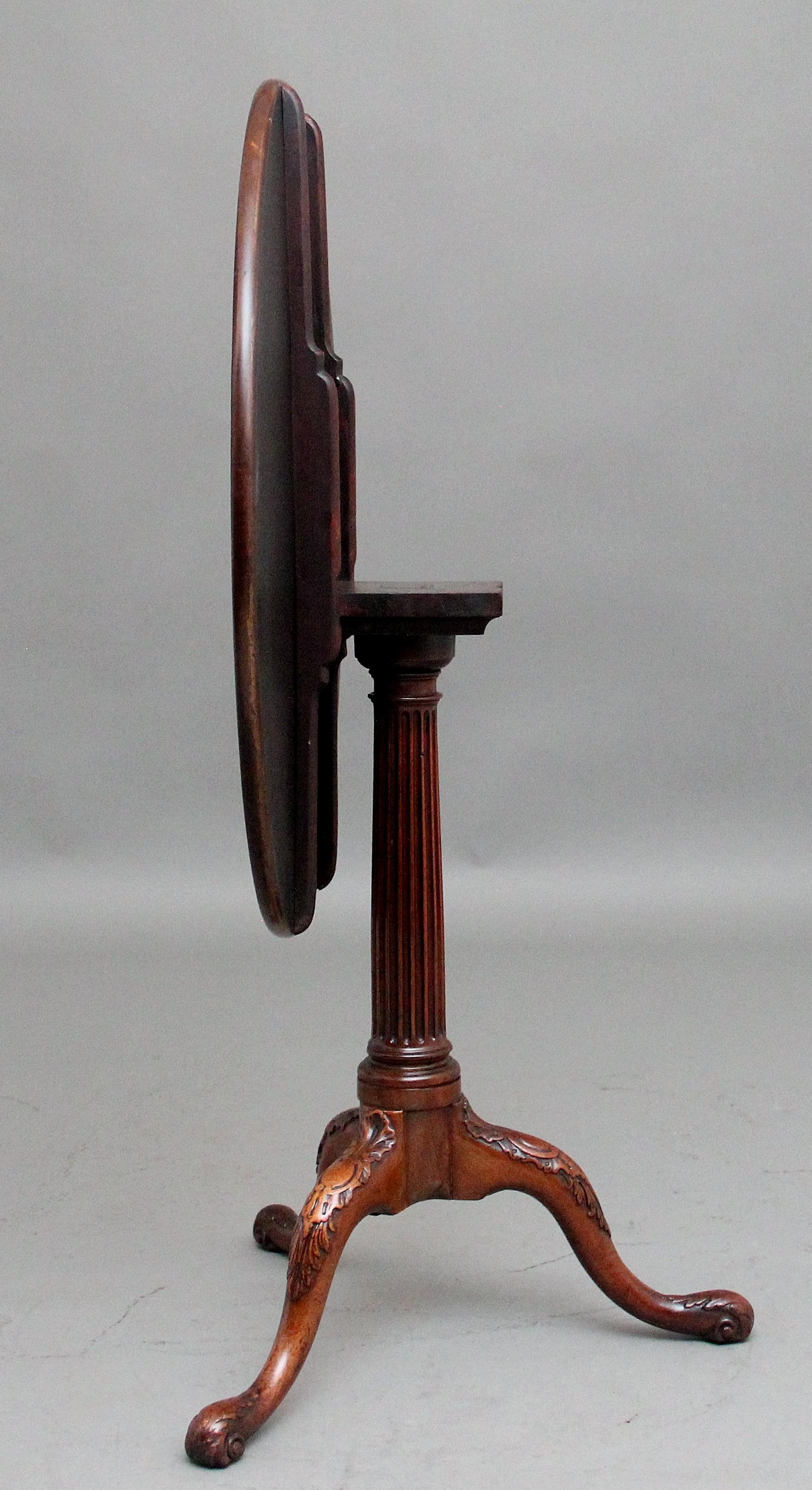 Georgian 18th Century carved mahogany tripod table For Sale