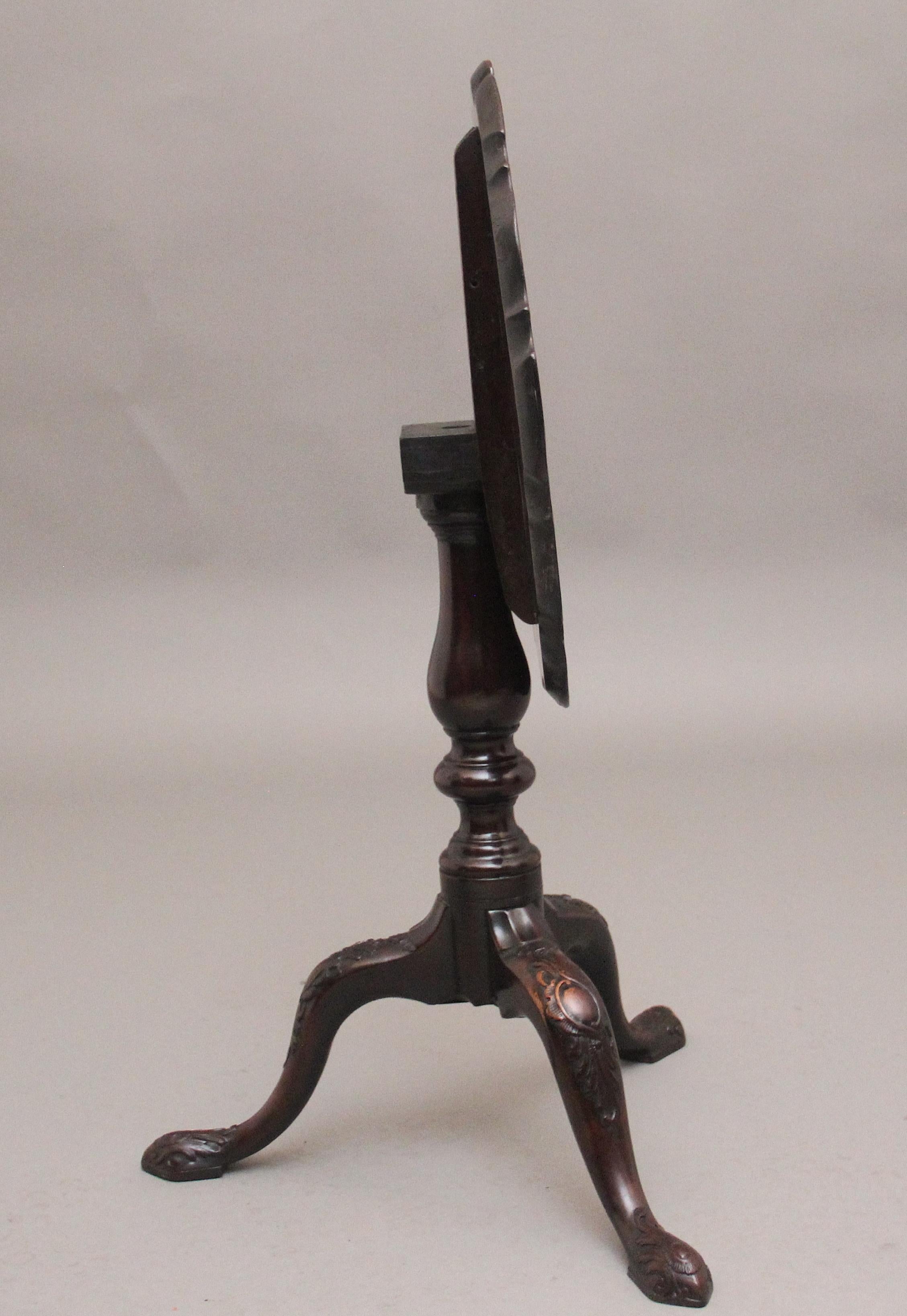 Georgian 18th Century carved mahogany tripod table For Sale