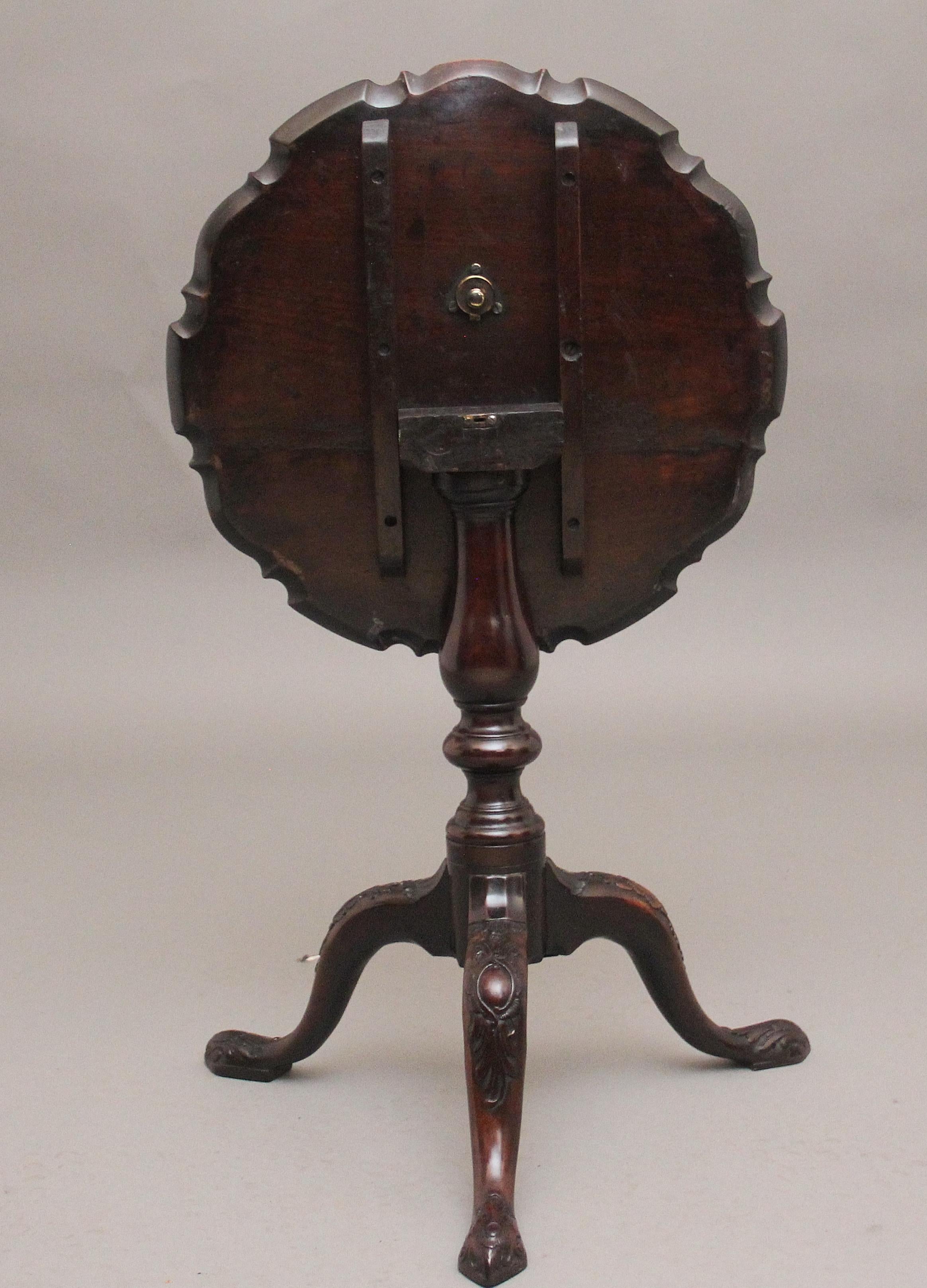 British 18th Century carved mahogany tripod table For Sale