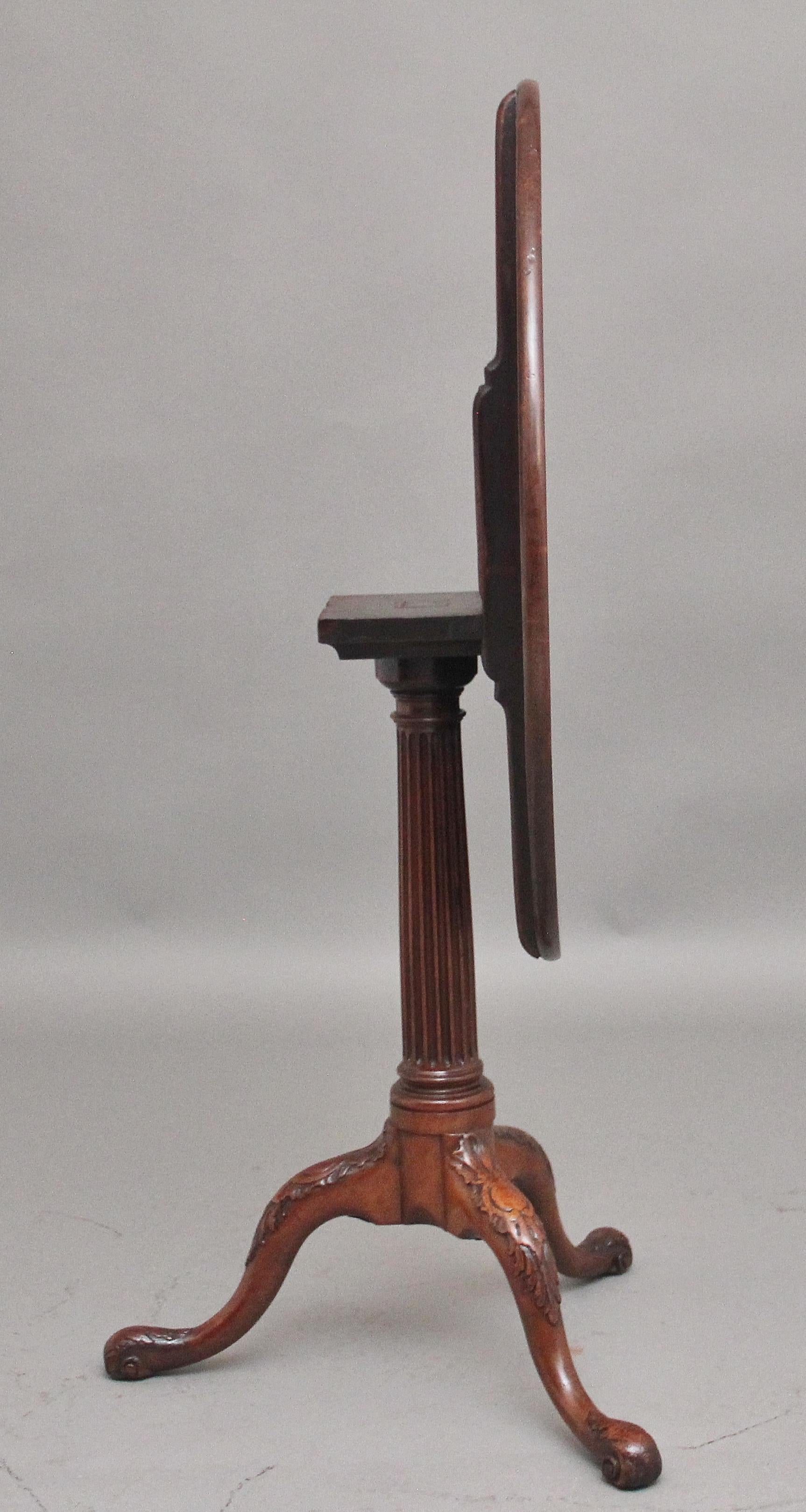 18th Century carved mahogany tripod table In Good Condition For Sale In Martlesham, GB