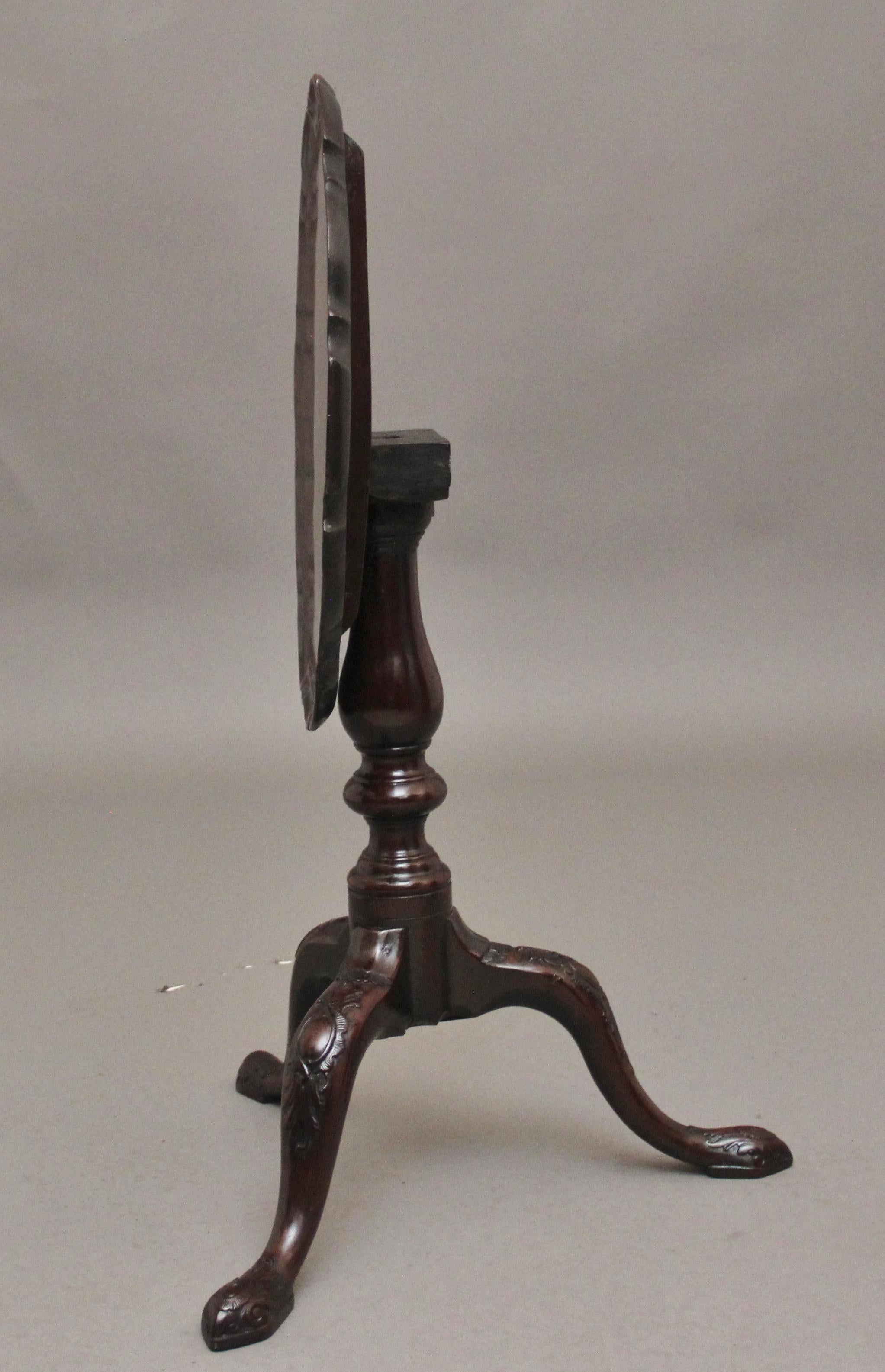 18th Century carved mahogany tripod table In Good Condition For Sale In Martlesham, GB