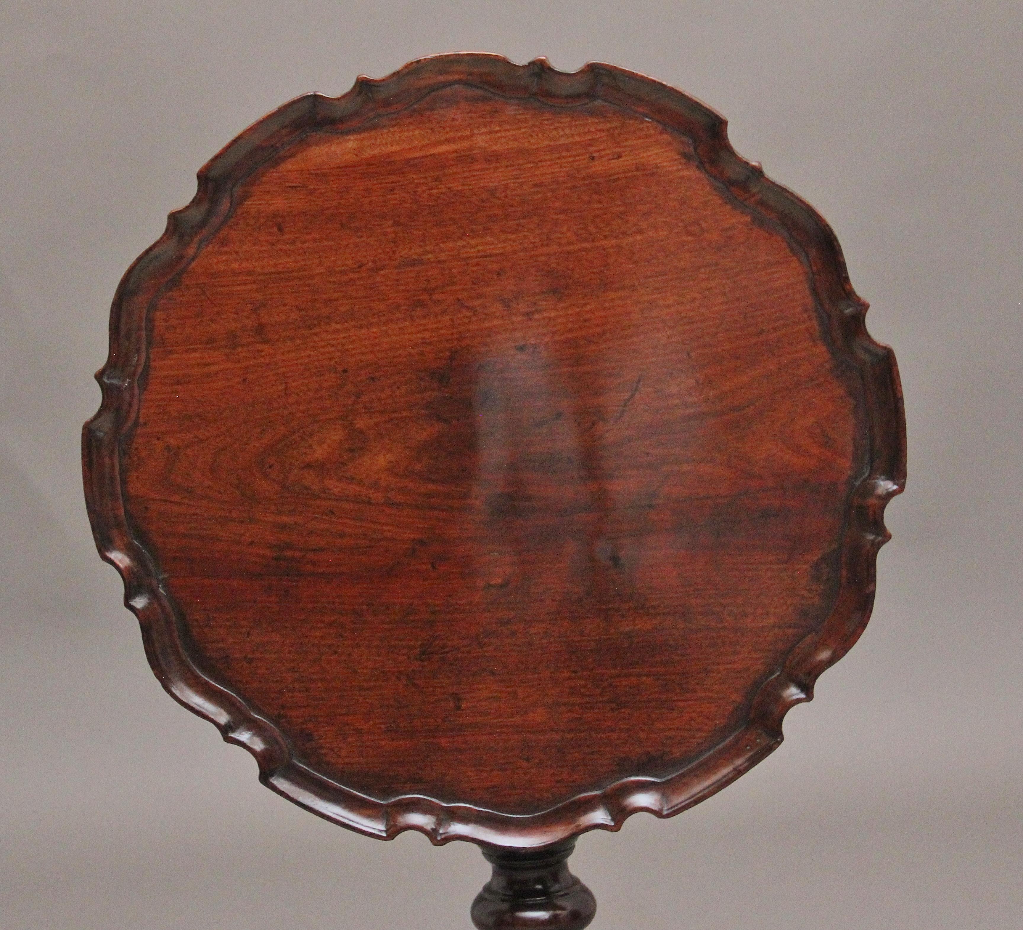 Mahogany 18th Century carved mahogany tripod table For Sale