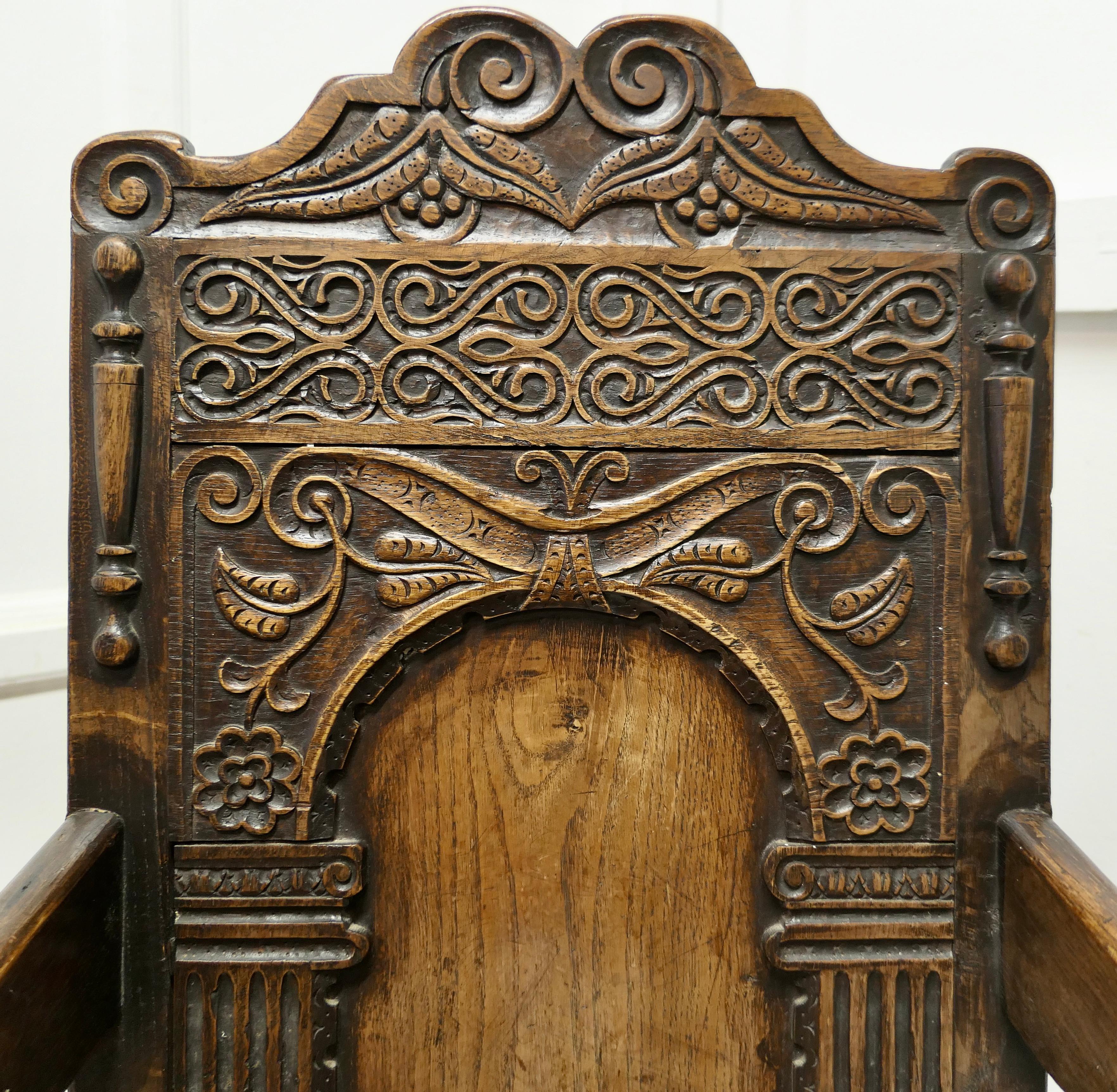 18. Jahrhundert Eiche geschnitzt Celtic Wainscot Stuhl  Das ist ein hübscher Stuhl  im Angebot 2