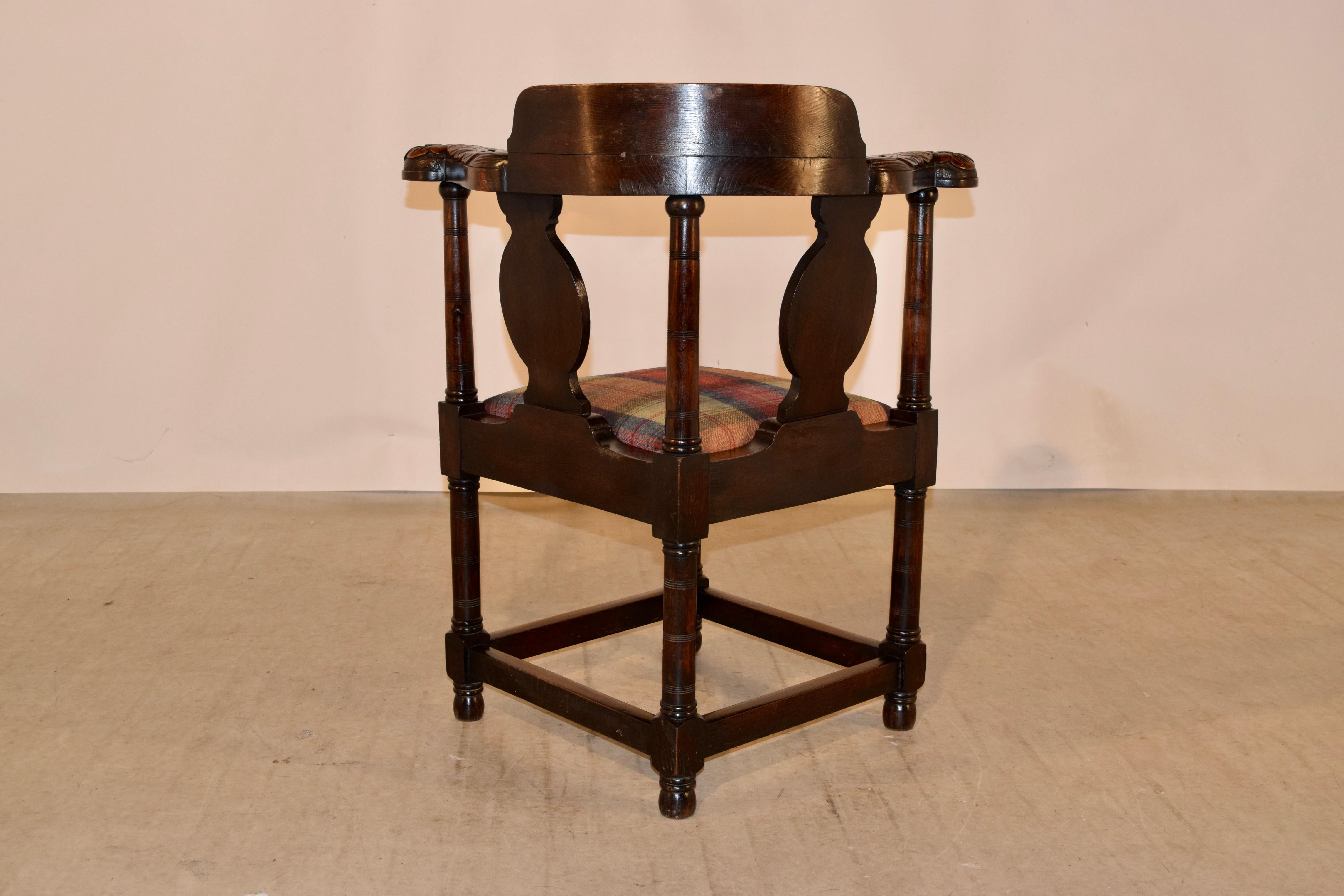 18th Century Carved Oak Corner Chair In Good Condition In High Point, NC