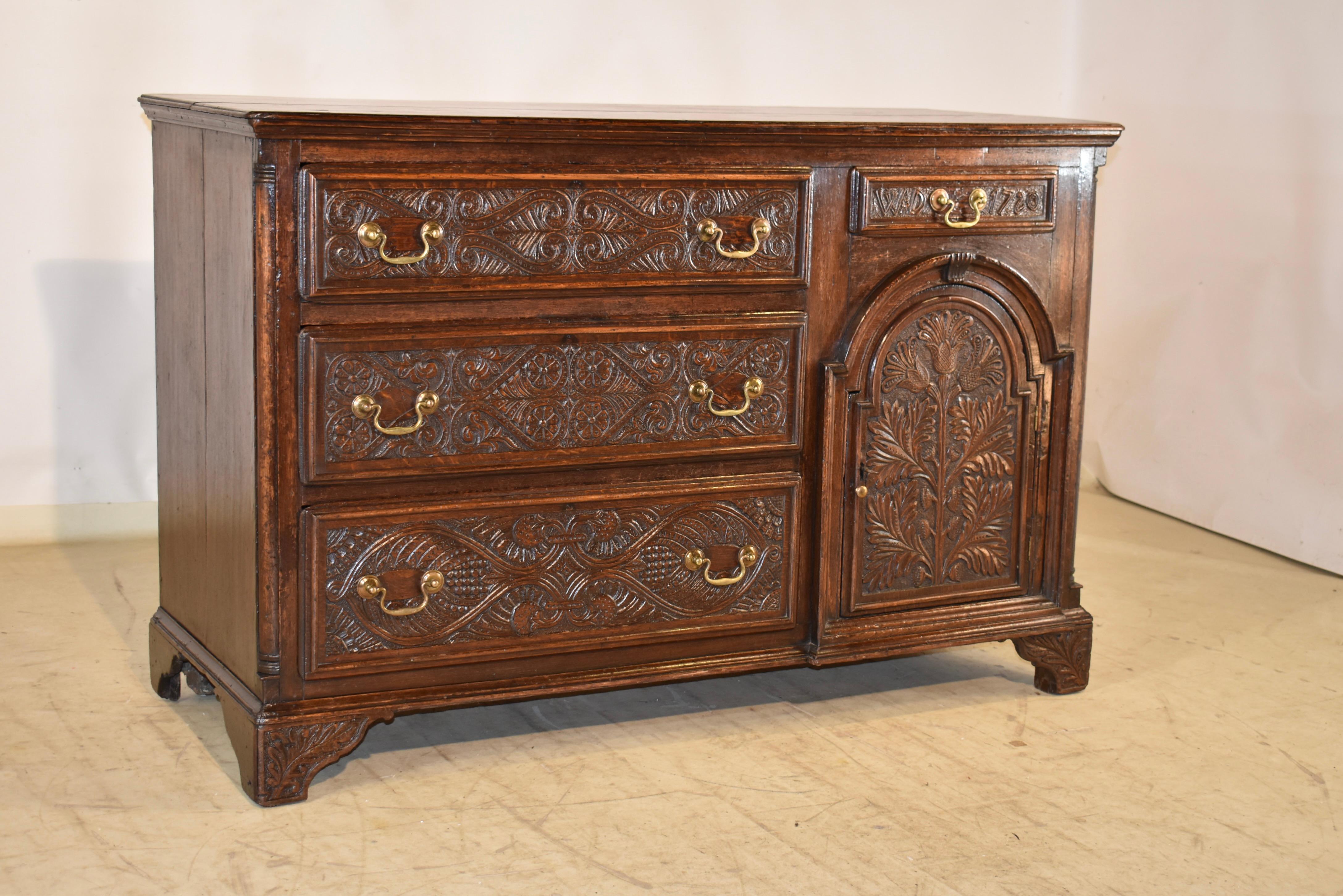 Base de cómoda de roble tallado del siglo XVIII, circa 1720 Inglés en venta