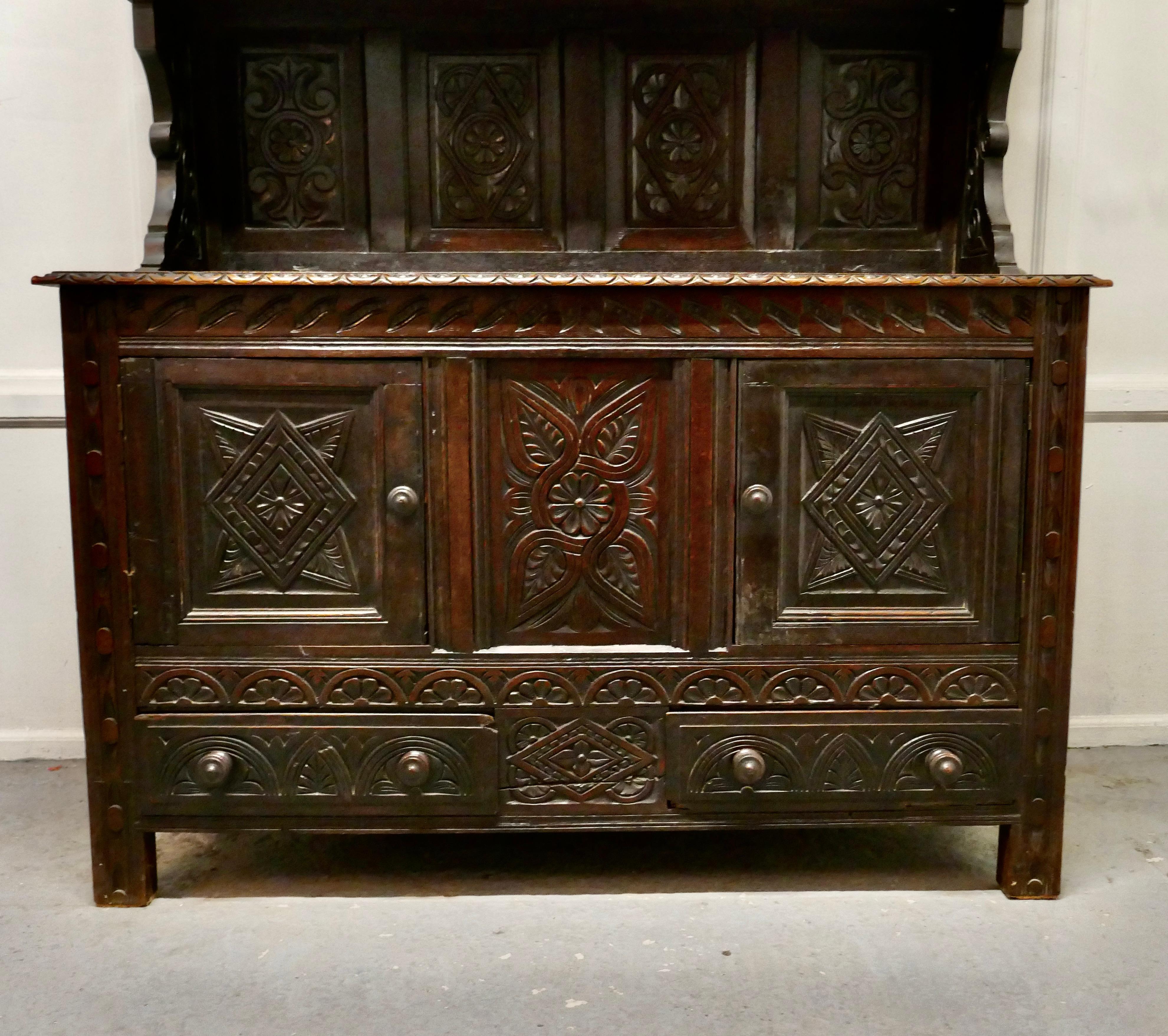 18th Century Carved Oak Dresser with Kings   This is a handsome piece   For Sale 5