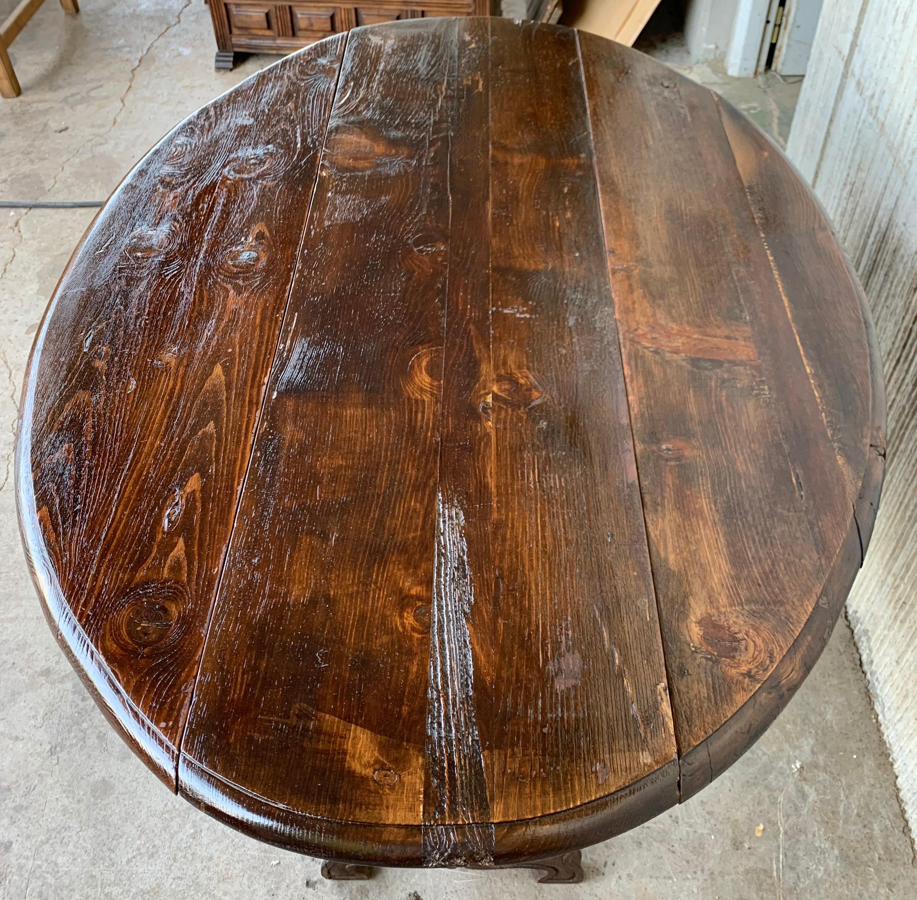 Table ovale à pieds en chêne sculpté du 18ème siècle avec tiroirs et pieds en forme de lyre en vente 1