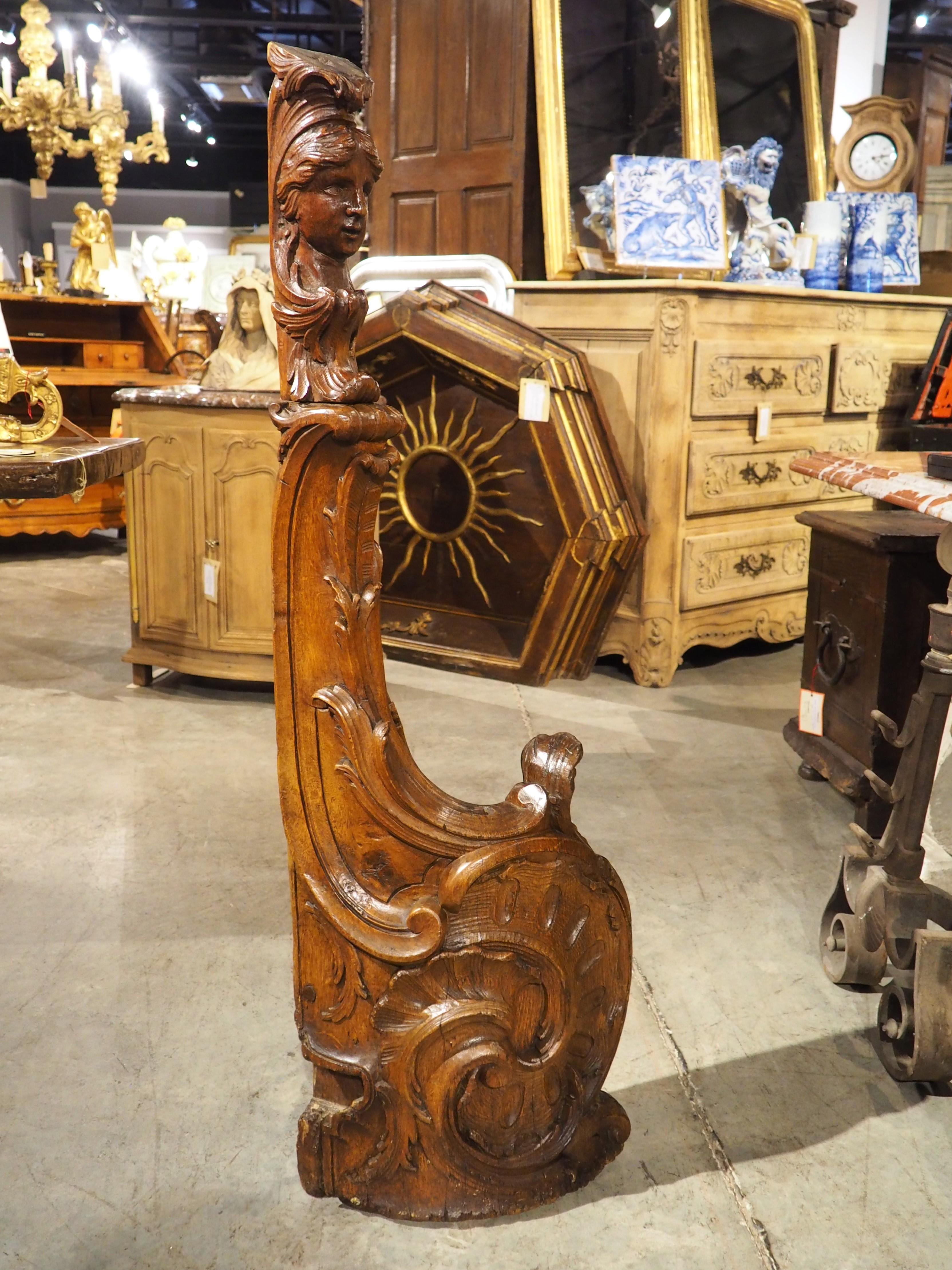 Poste de Newel de roble tallado del siglo XVIII de Namur, Bélgica Tallado a mano en venta
