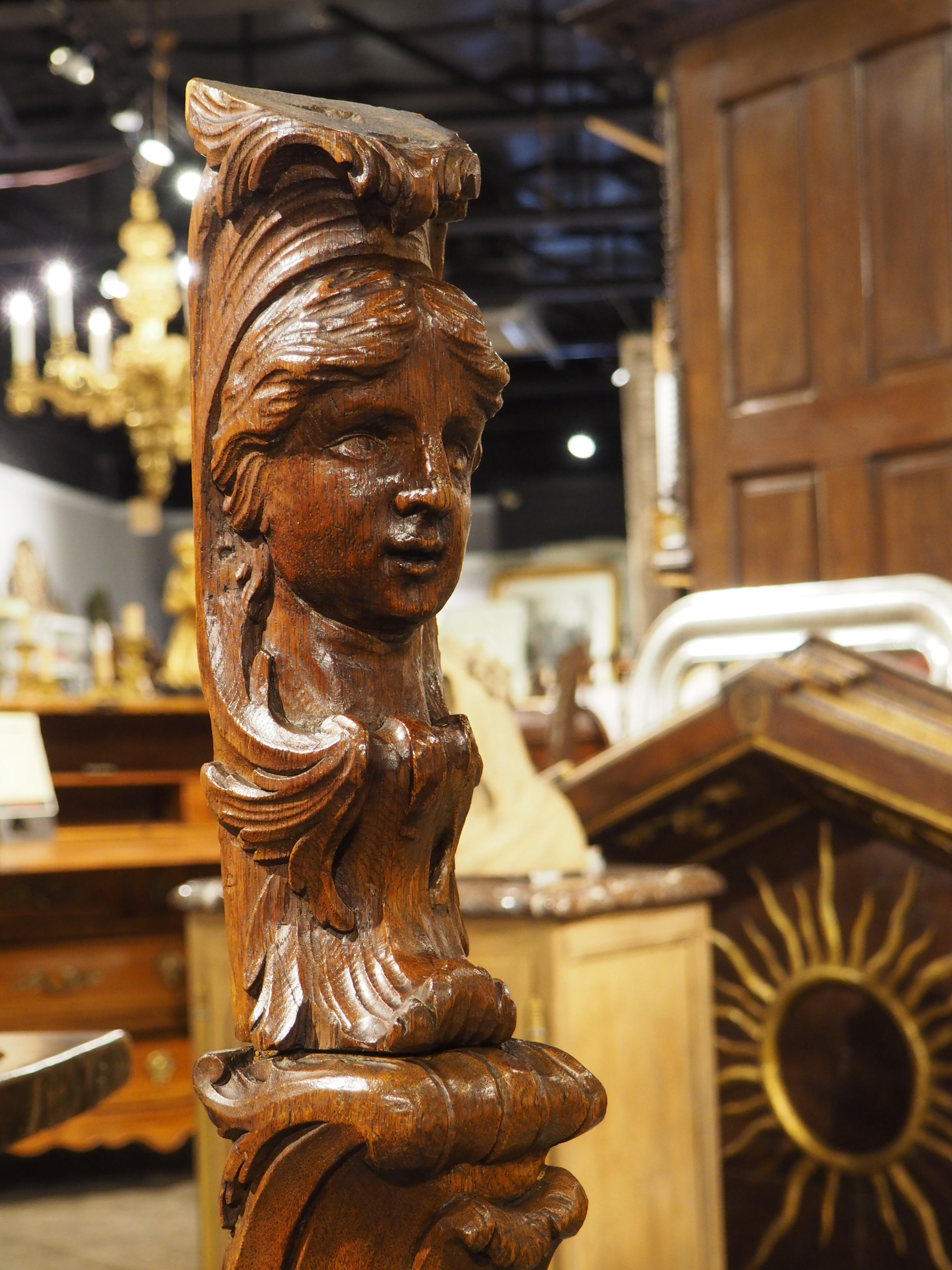 Poste de Newel de roble tallado del siglo XVIII de Namur, Bélgica Madera en venta