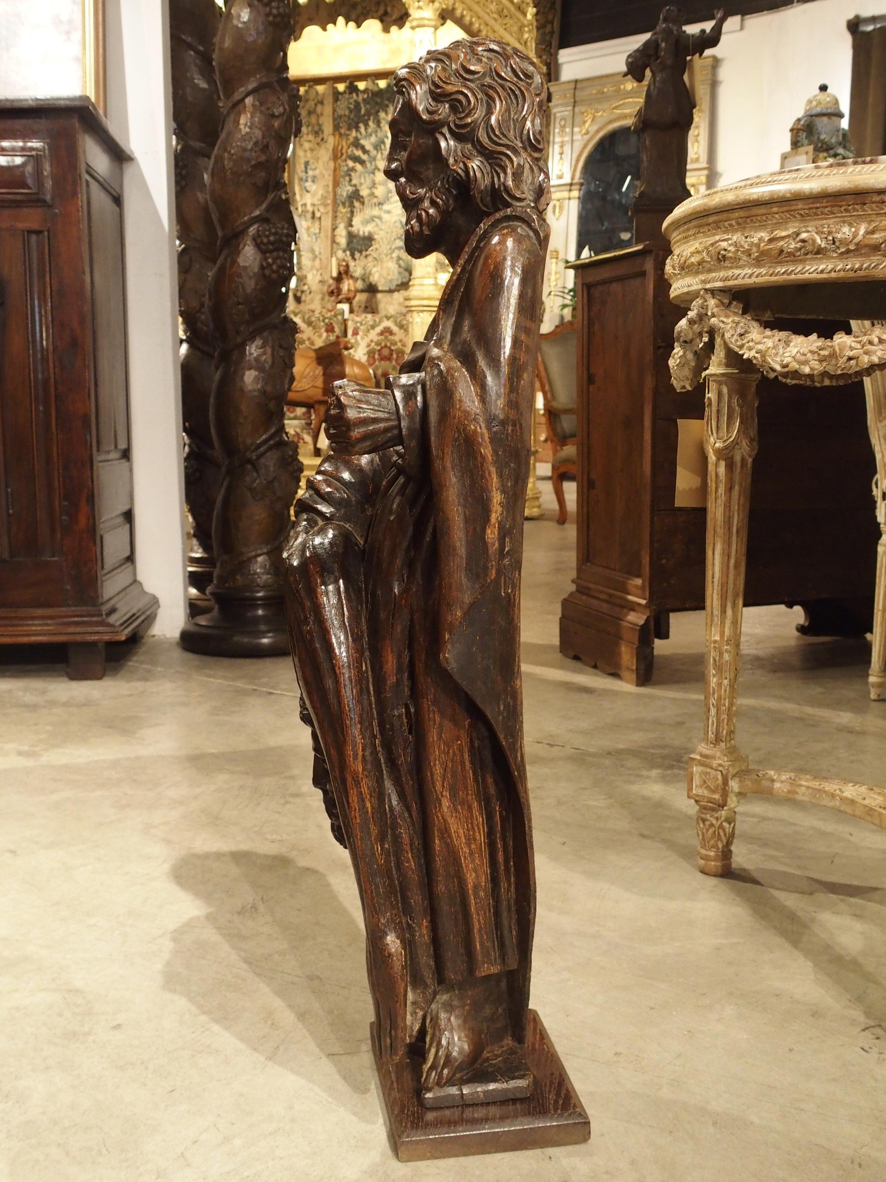 Chêne Statue en chêne sculpté du 18ème siècle représentant Saint Bartholomew en vente
