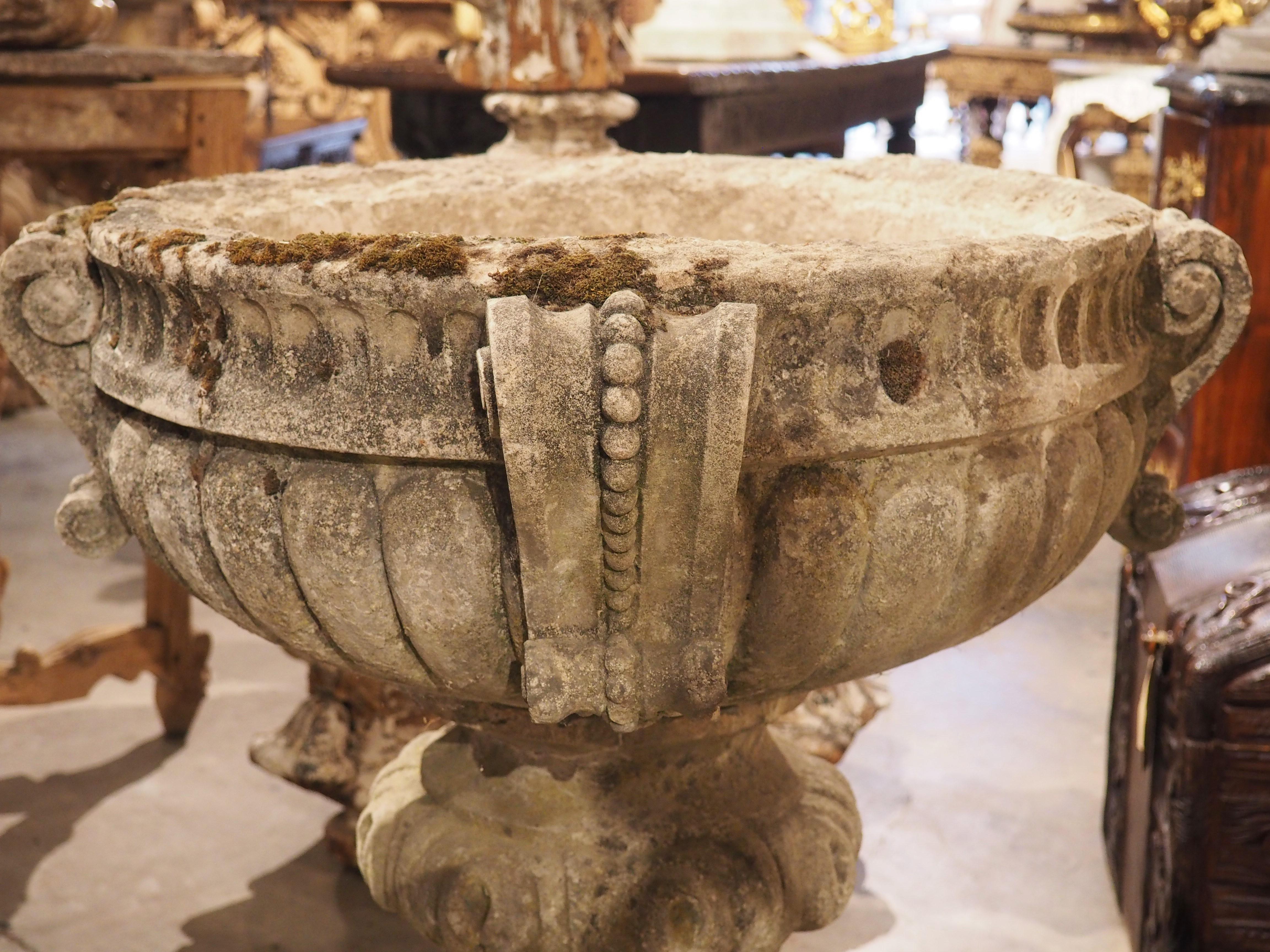 18th Century Carved Stone Benitier from the Haute-Garonne Region of France In Good Condition For Sale In Dallas, TX