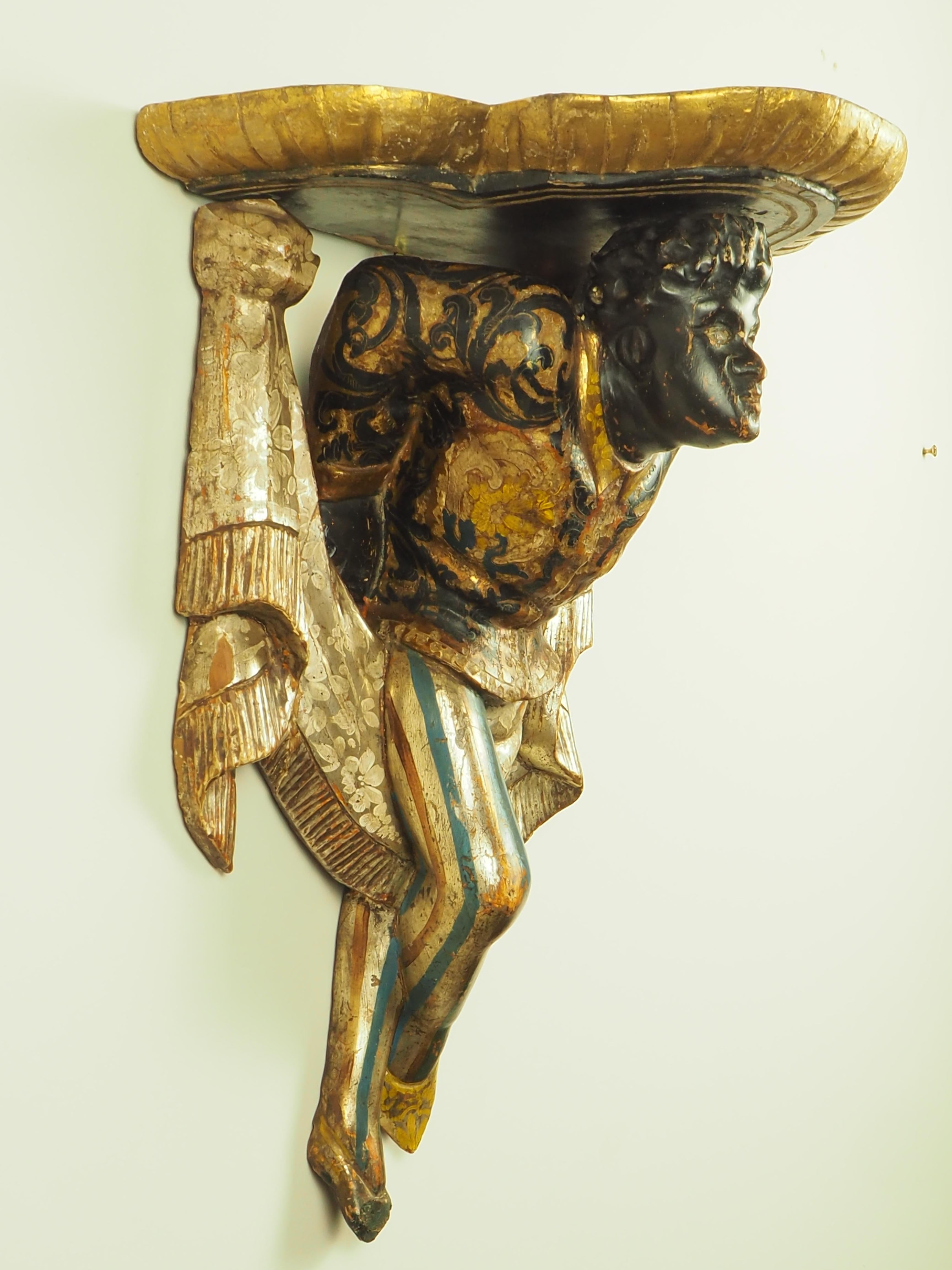 18th Century Carved Venetain Moro Giltwood Polychrome Wall Display Shelf In Good Condition In Lincoln, GB