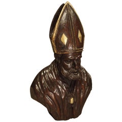 buste d'évêque en bois de noyer sculpté du 18e siècle