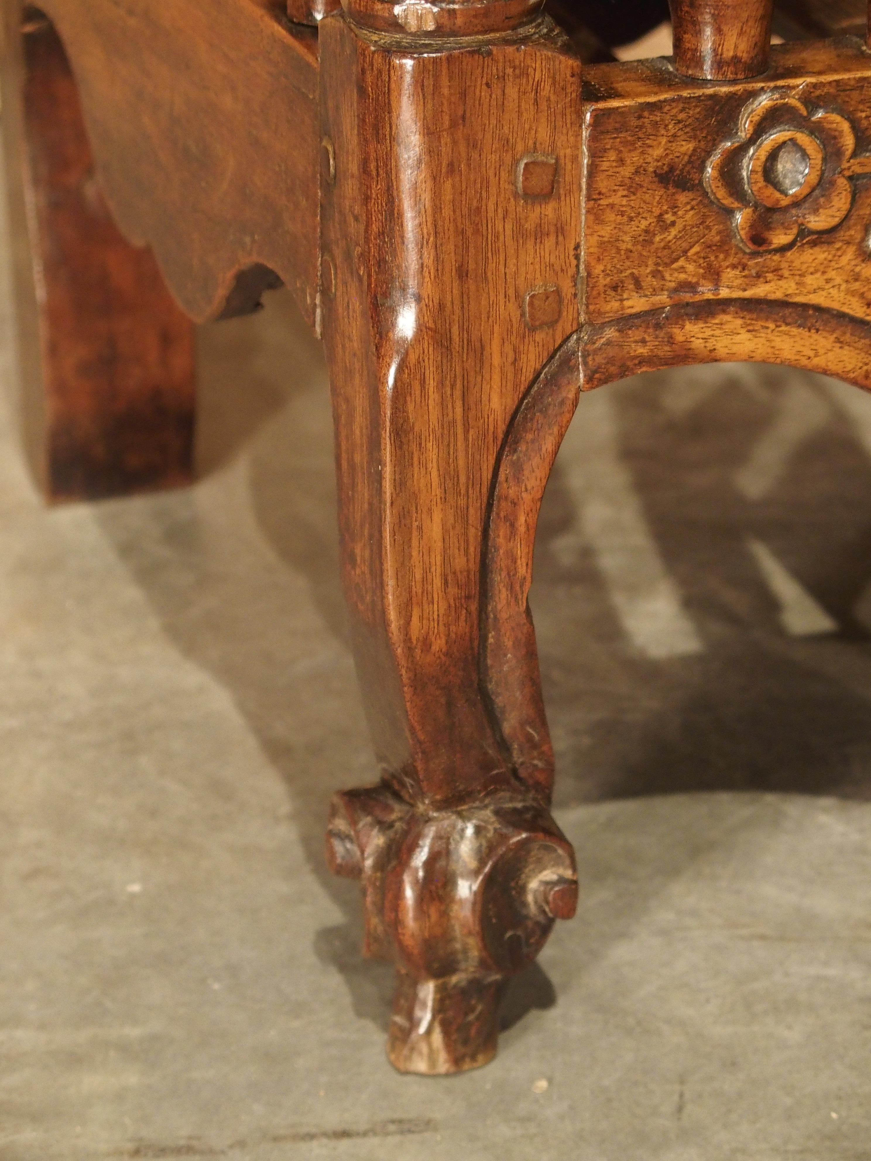 18th Century Carved Walnut Wood Panetiere from Provence, France For Sale 4