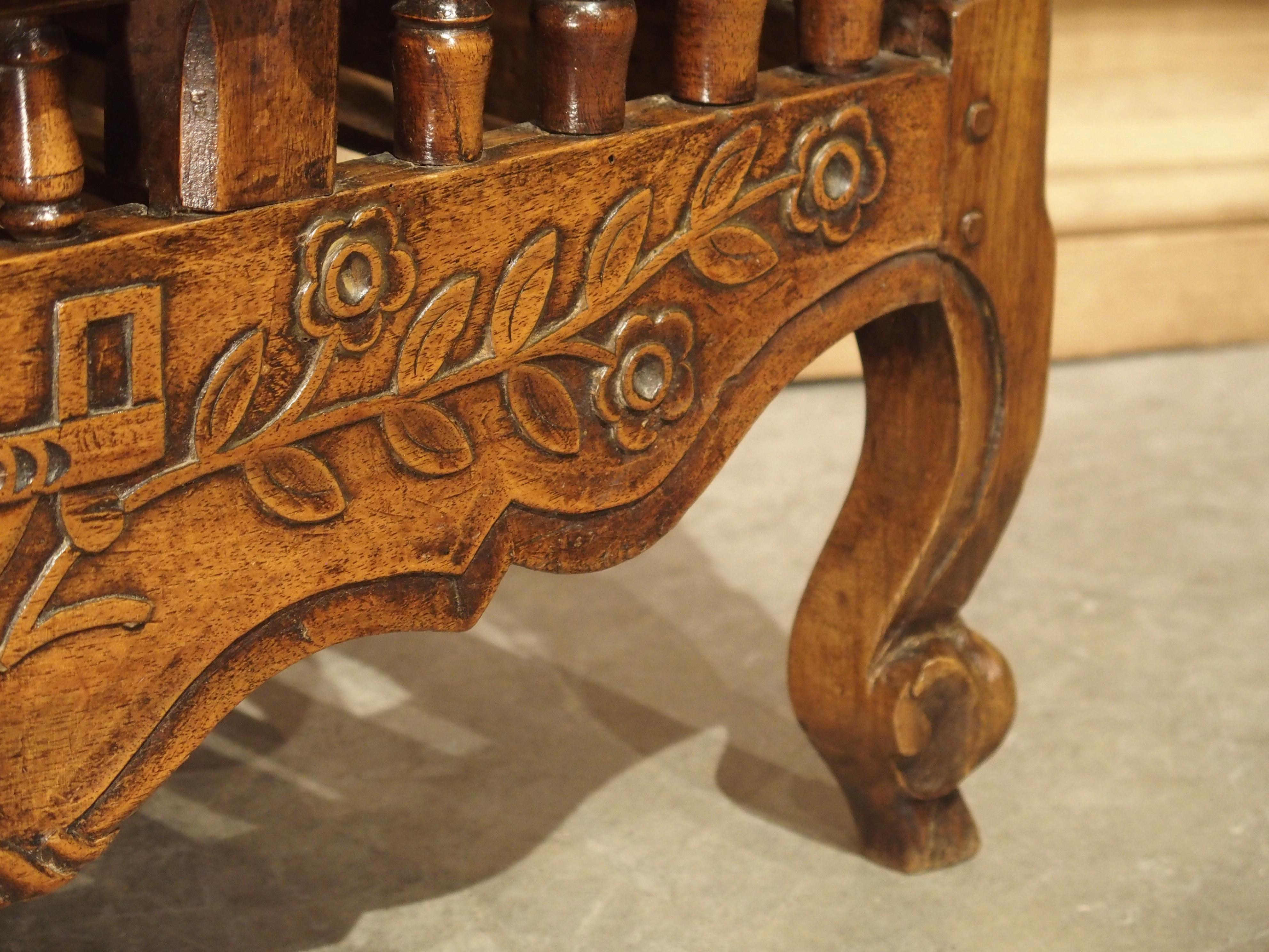 18th Century Carved Walnut Wood Panetiere from Provence, France For Sale 7