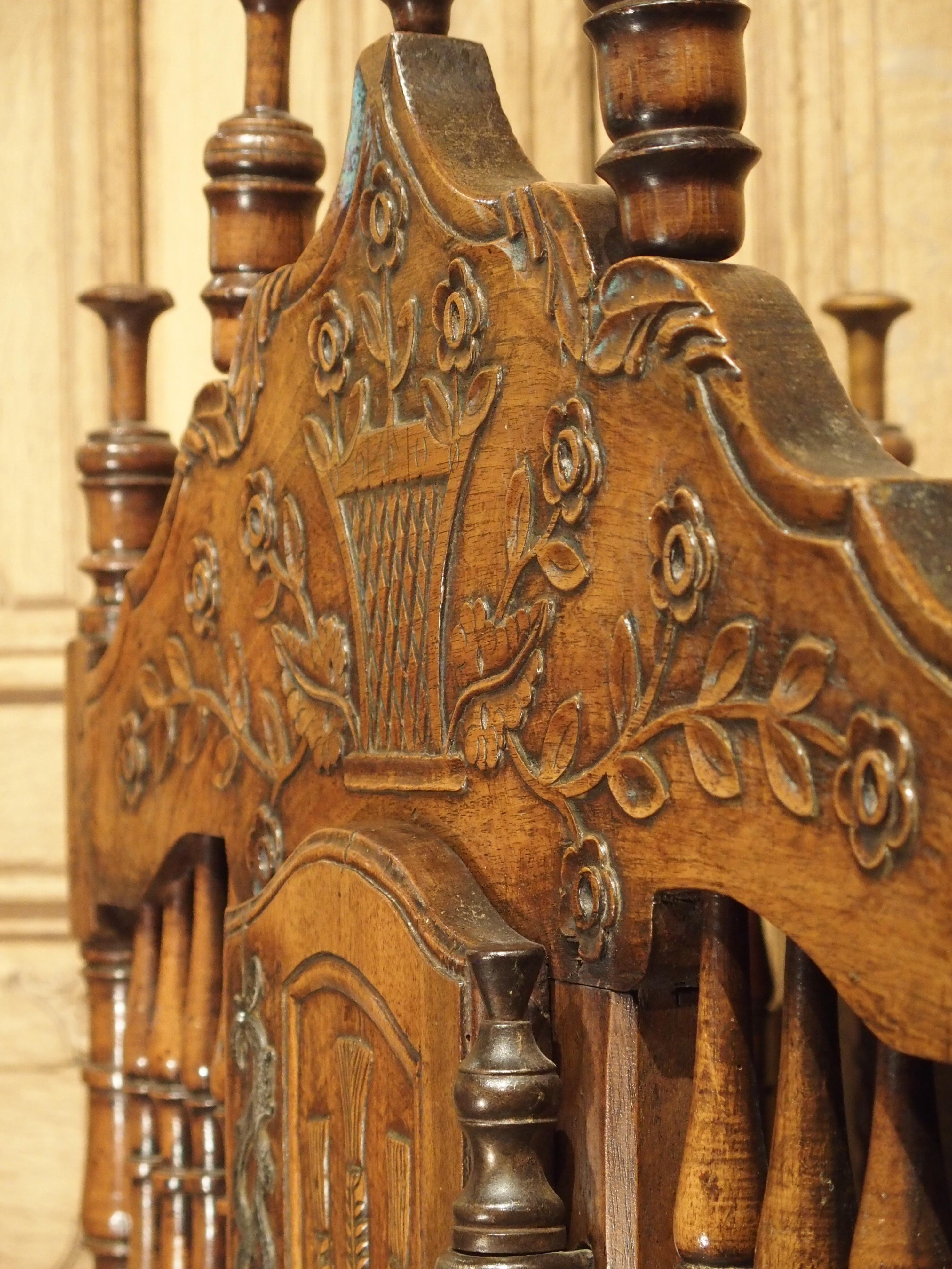 18th Century Carved Walnut Wood Panetiere from Provence, France For Sale 9
